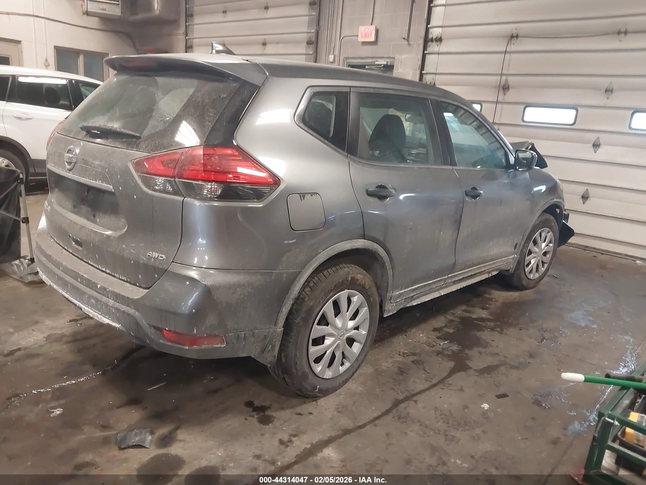 NISSAN ROGUE image 4