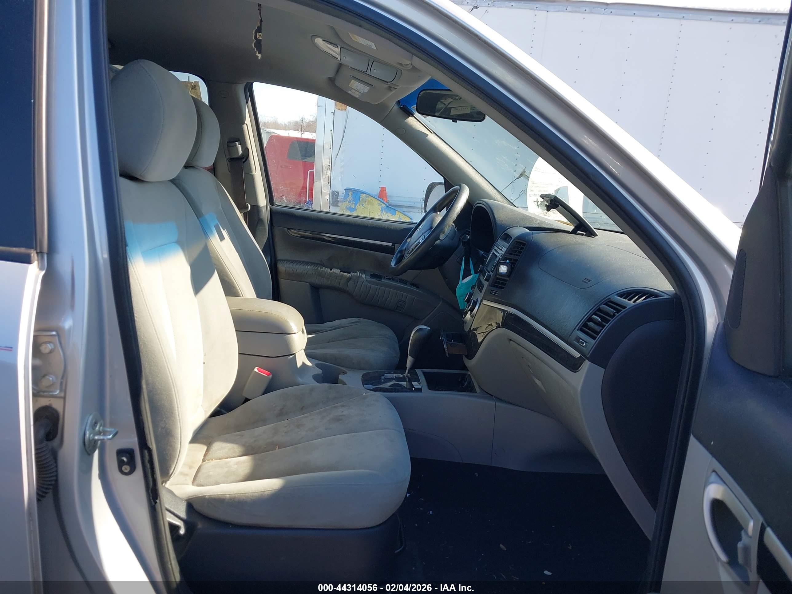 HYUNDAI SANTA image 5