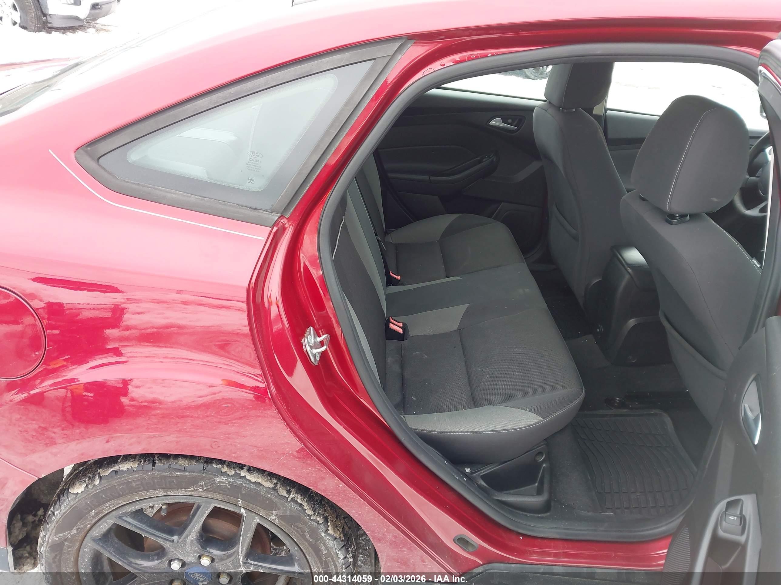 FORD FOCUS image 8