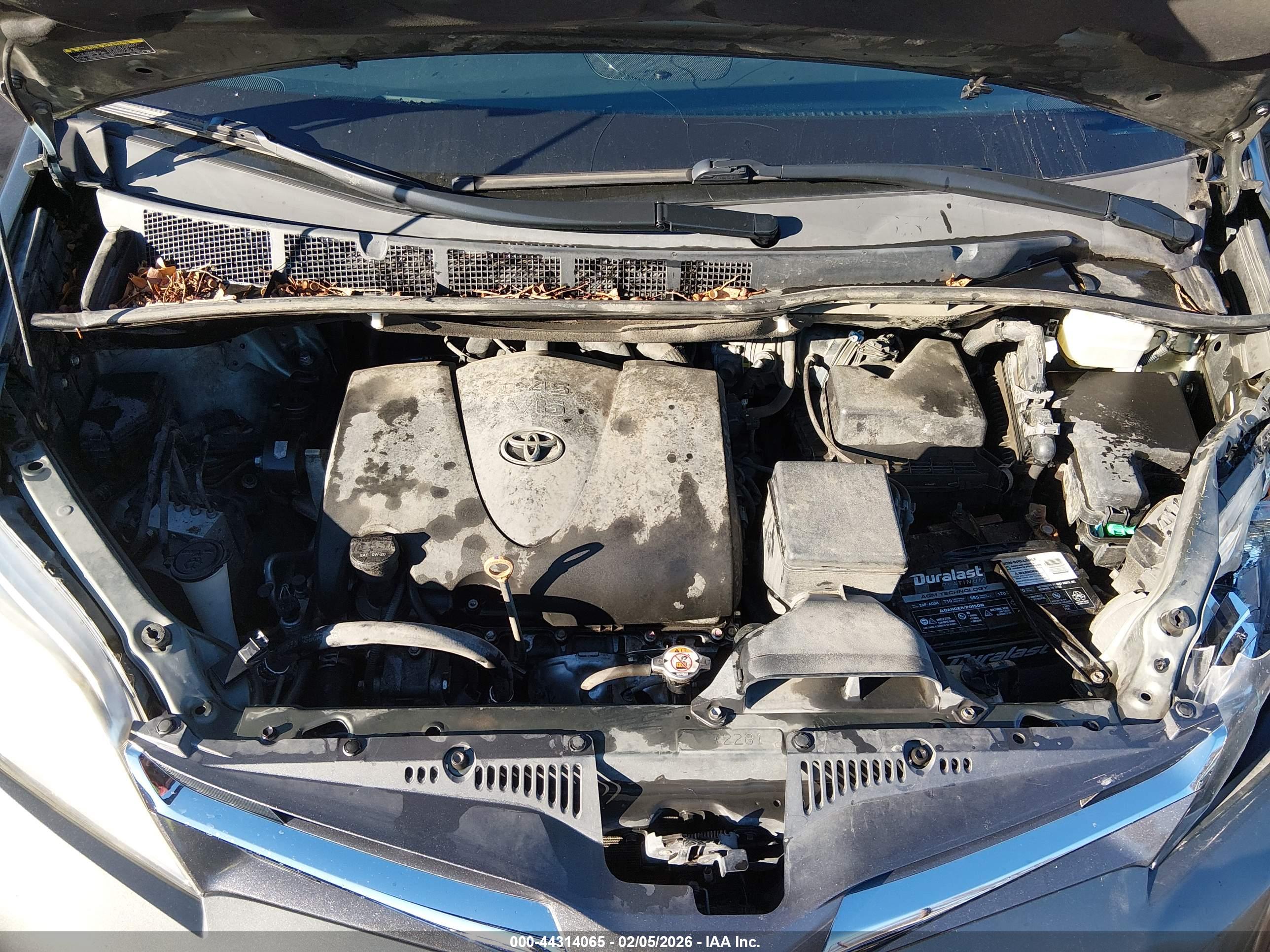 TOYOTA SIENNA image 10