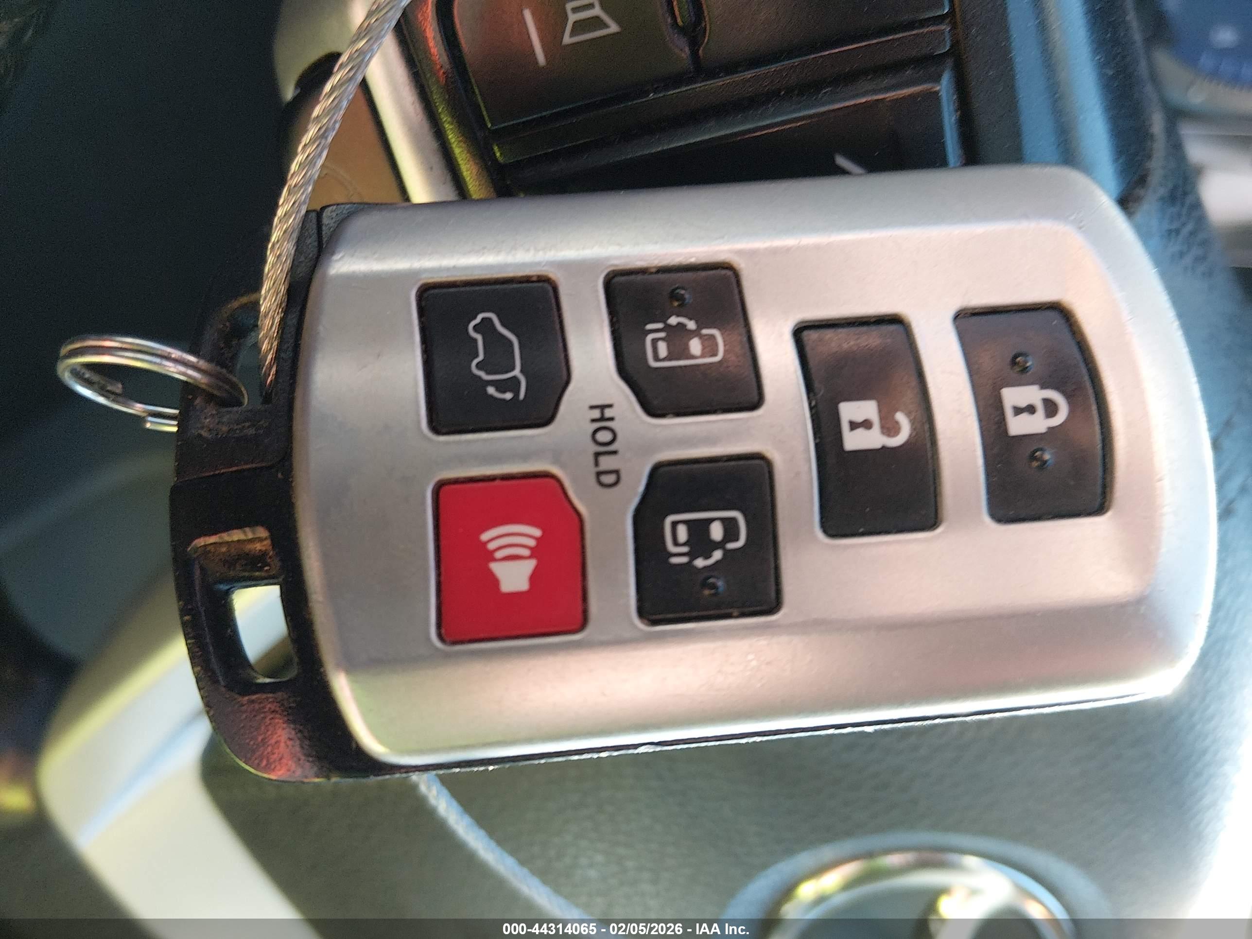 TOYOTA SIENNA image 11