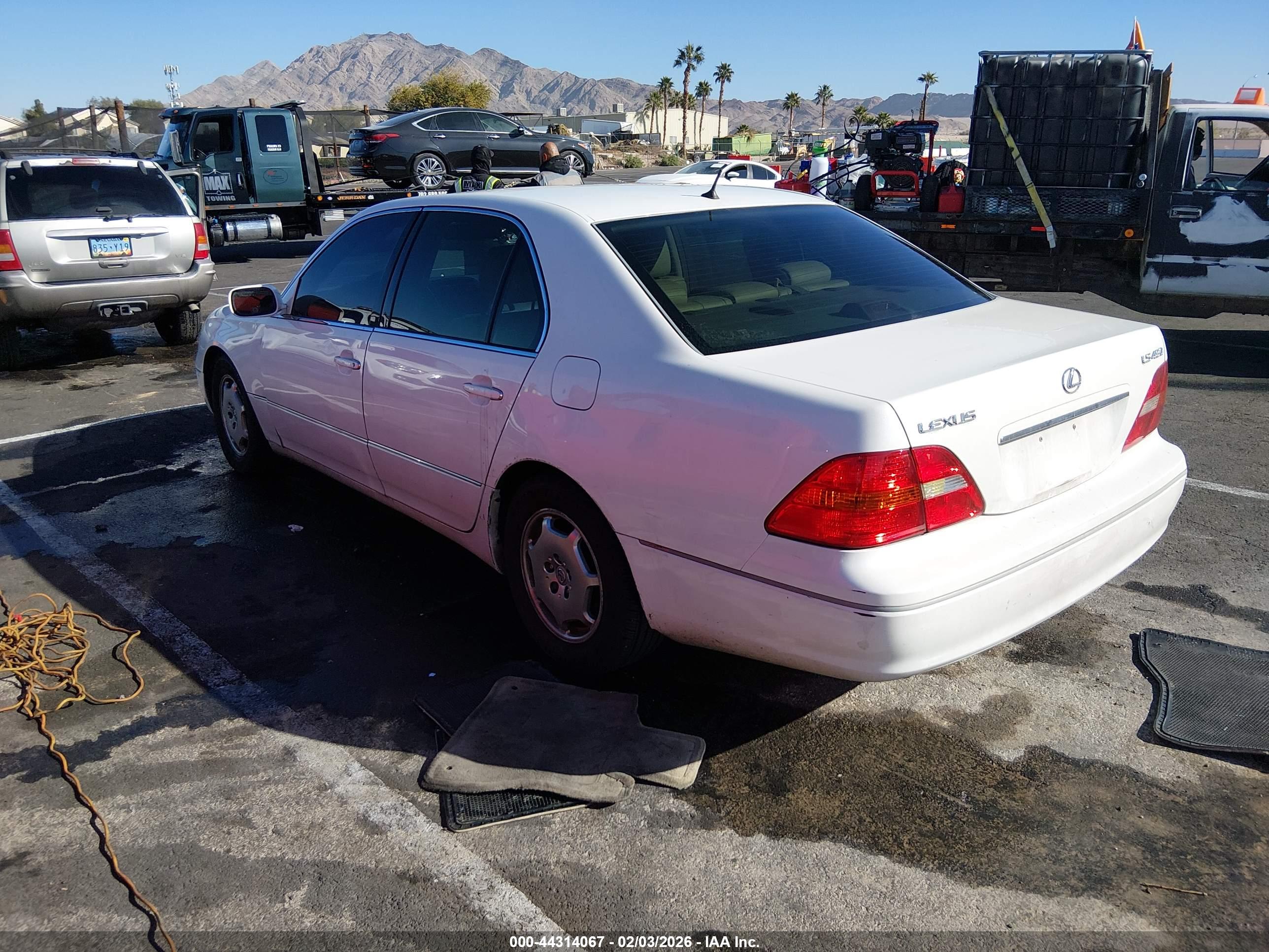 LEXUS LS image 3