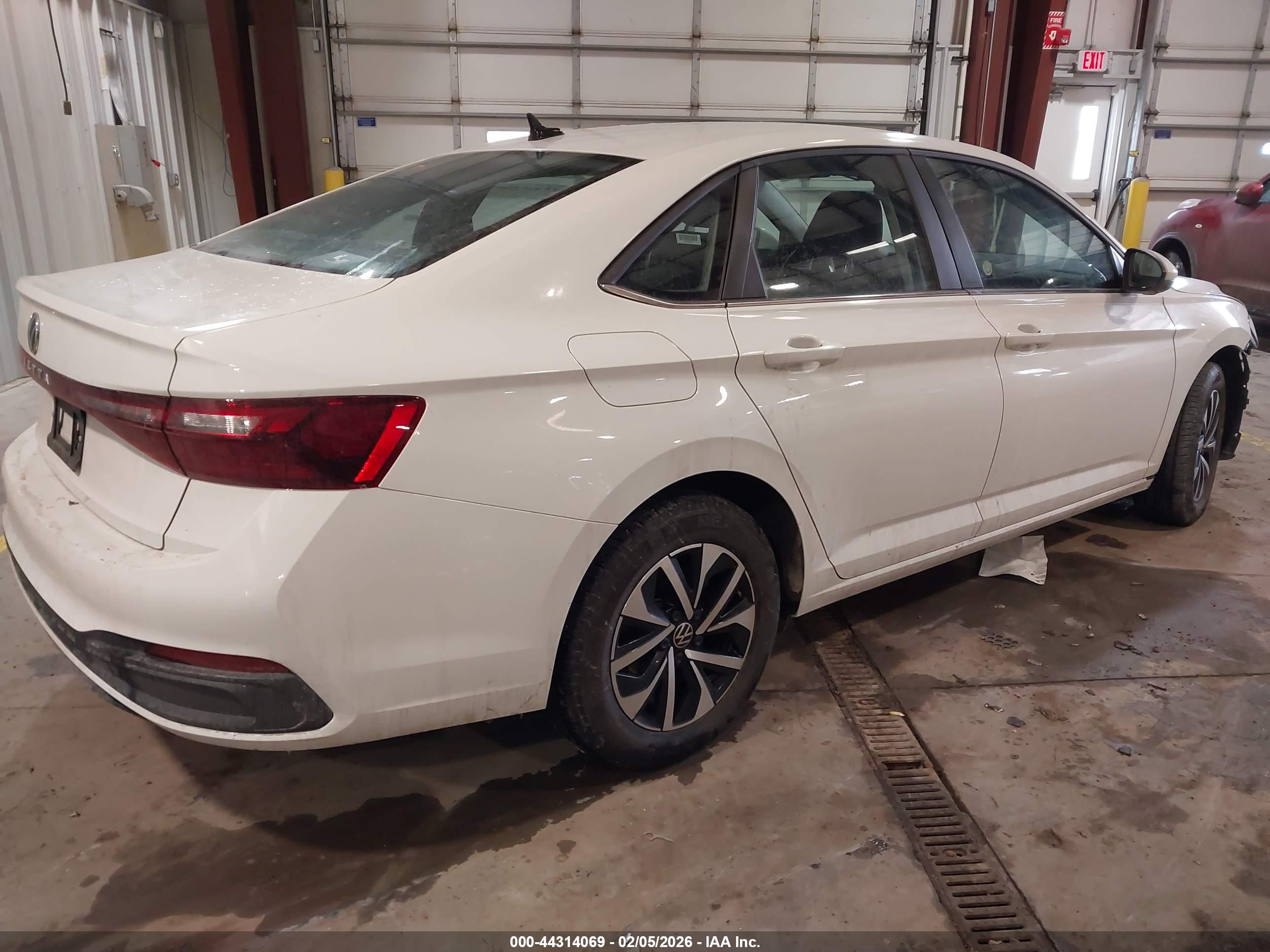 VOLKSWAGEN JETTA image 4