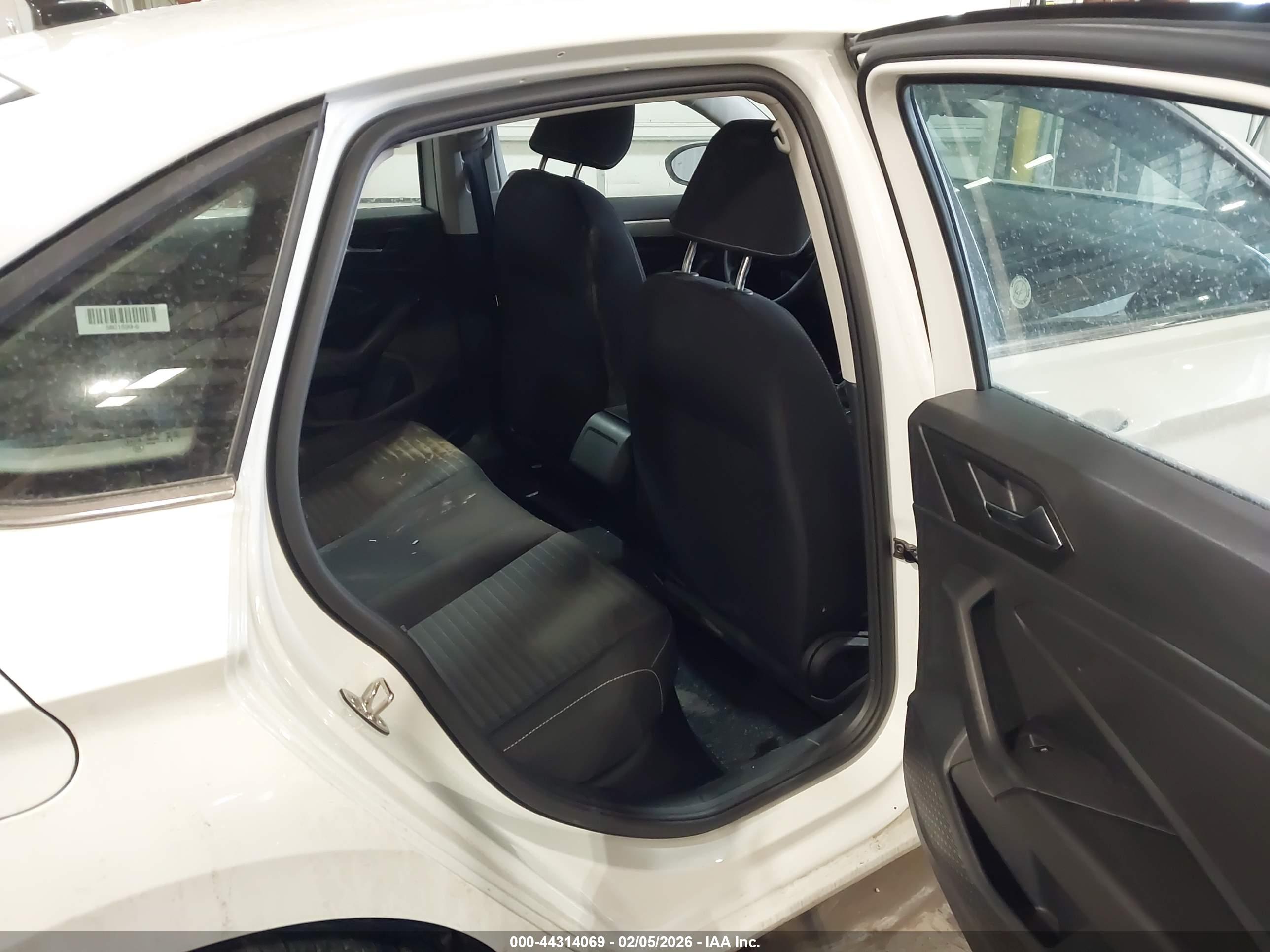 VOLKSWAGEN JETTA image 8
