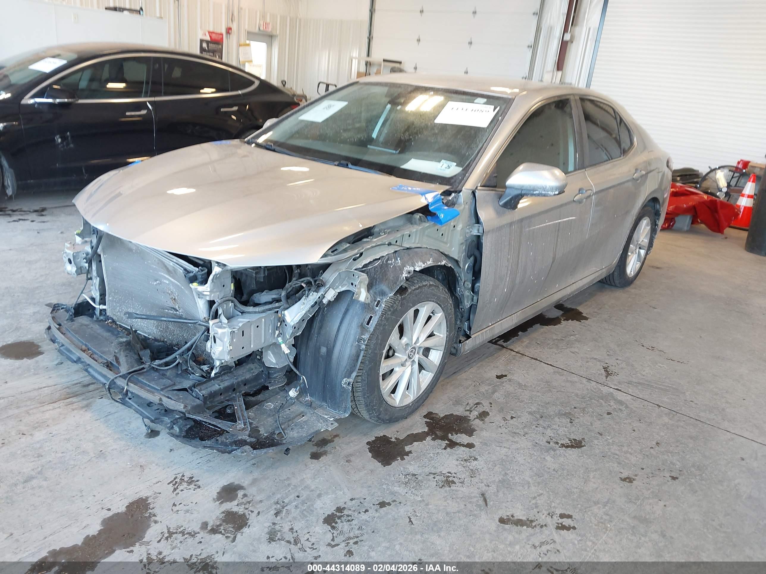 TOYOTA CAMRY image 2