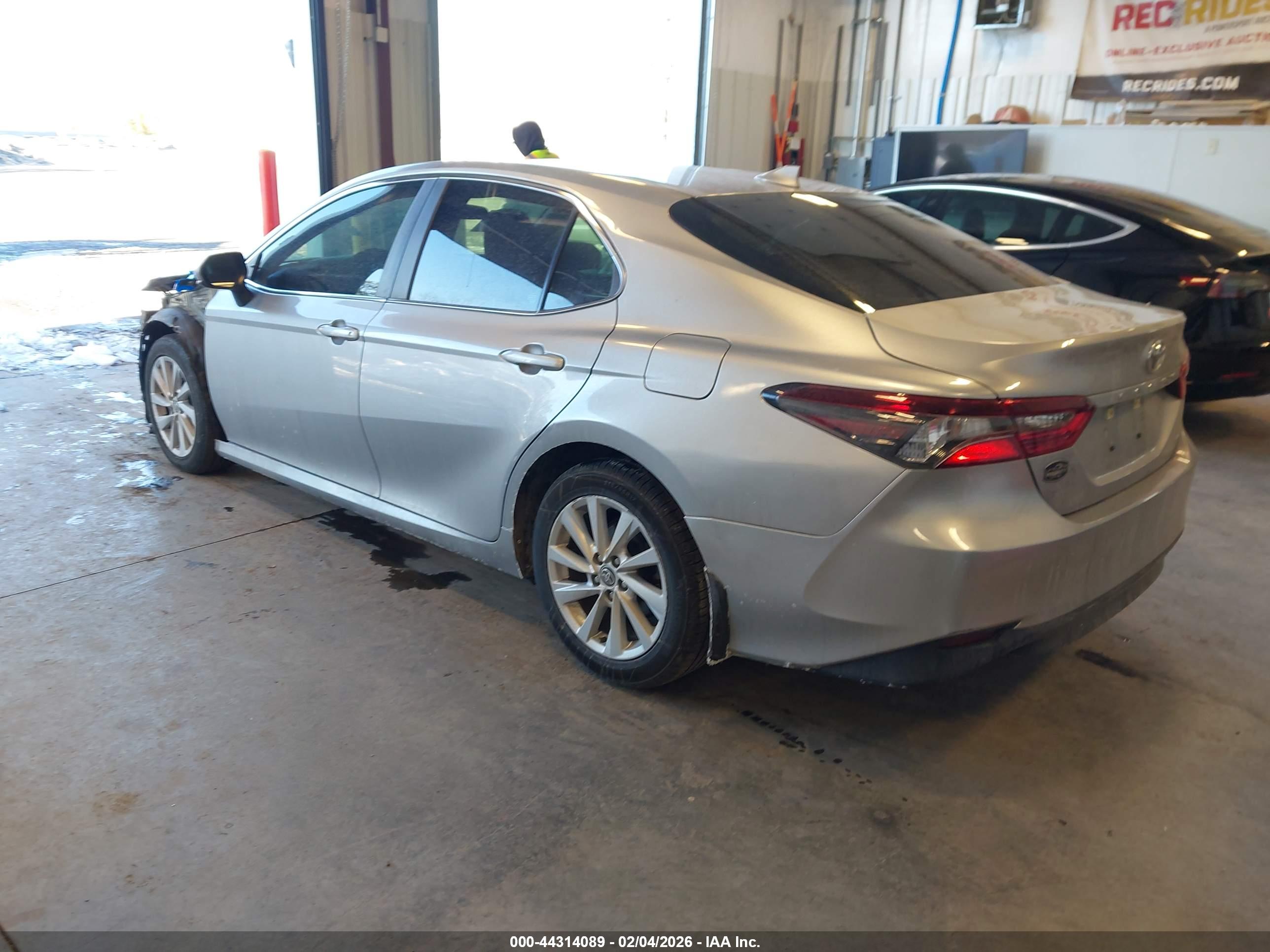 TOYOTA CAMRY image 3