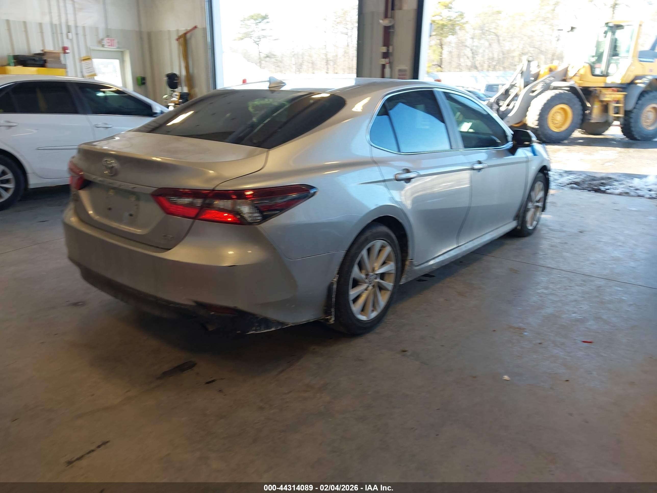 TOYOTA CAMRY image 4