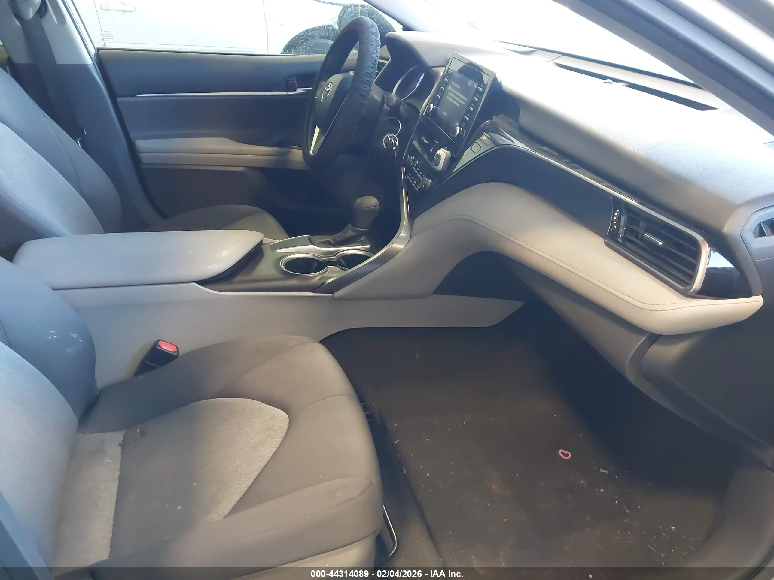 TOYOTA CAMRY image 5