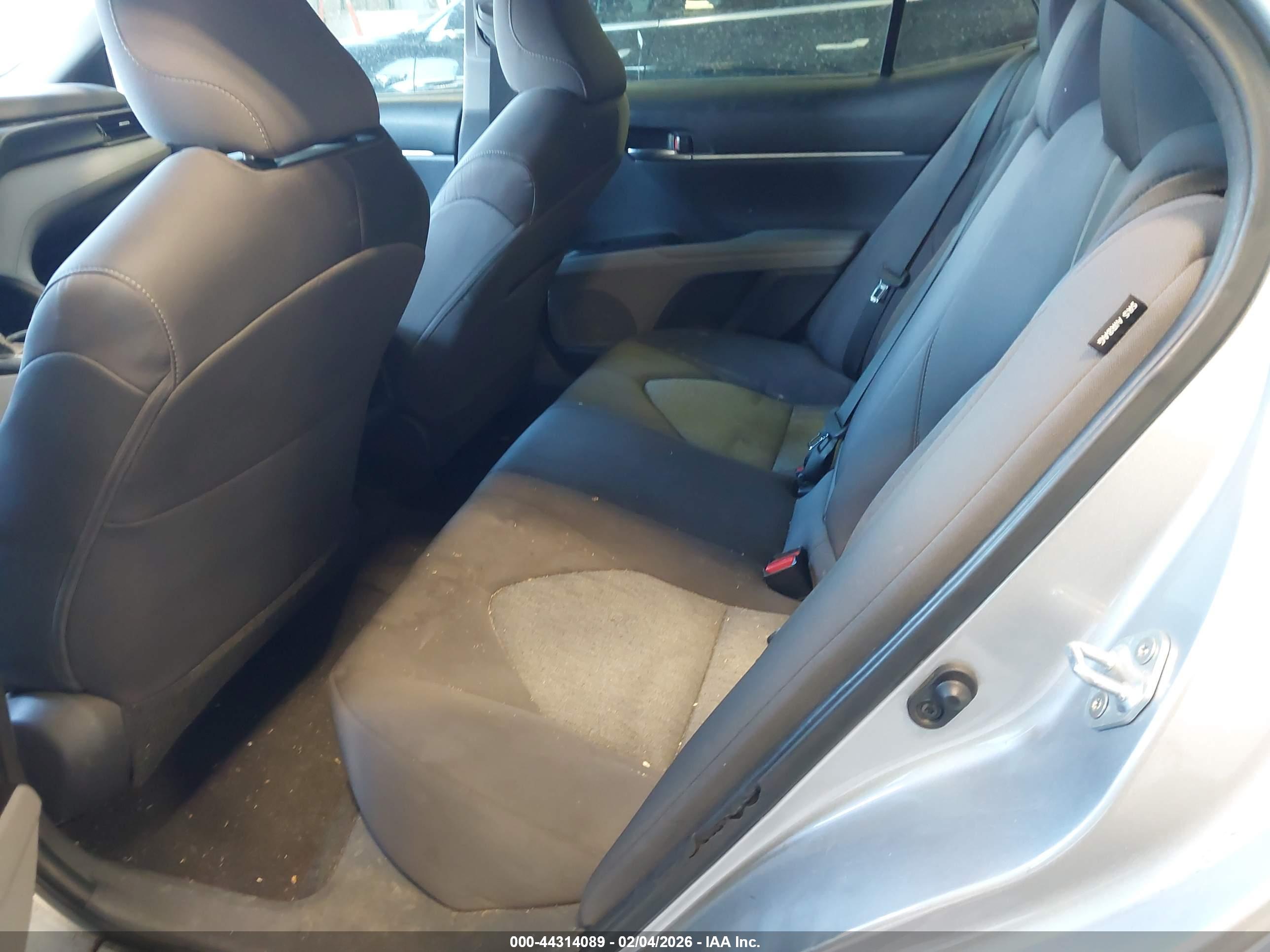TOYOTA CAMRY image 8