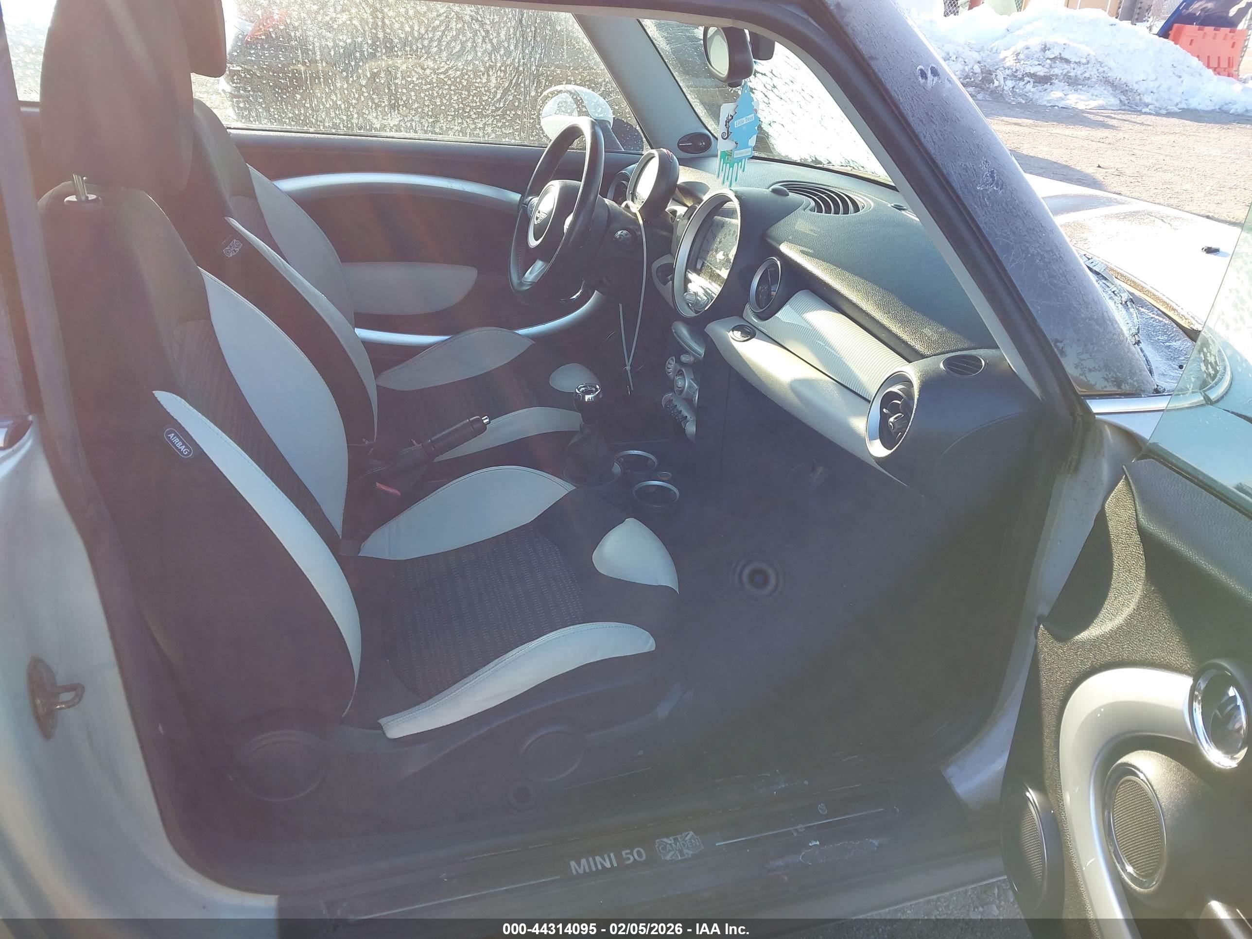 MINI COOPER image 5