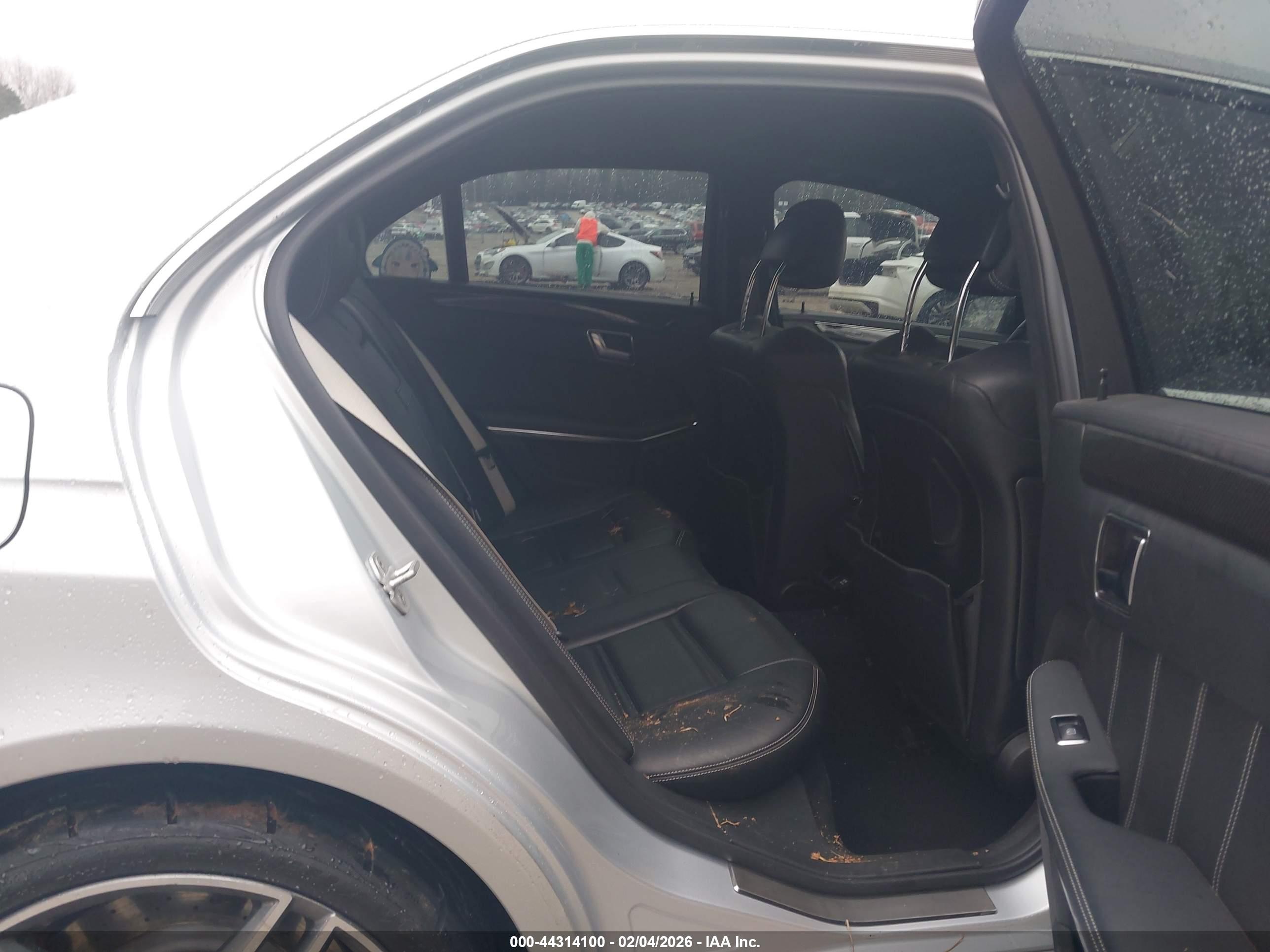 MERCEDES-BENZ E image 8