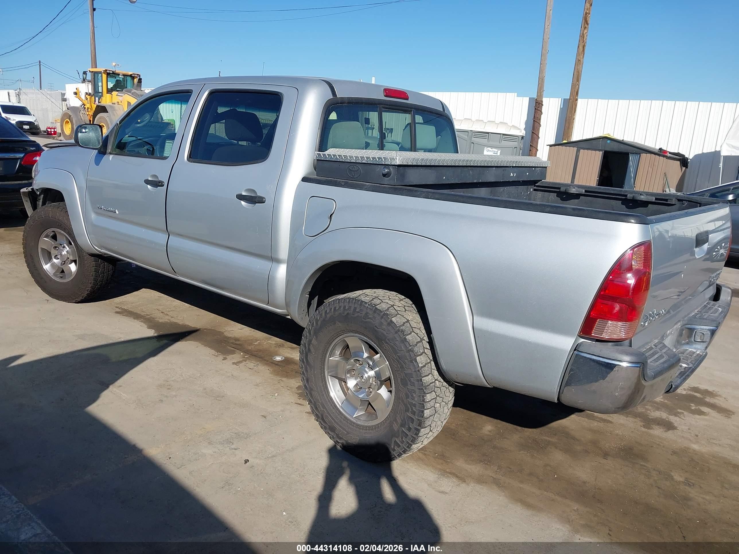 TOYOTA TACOMA image 3