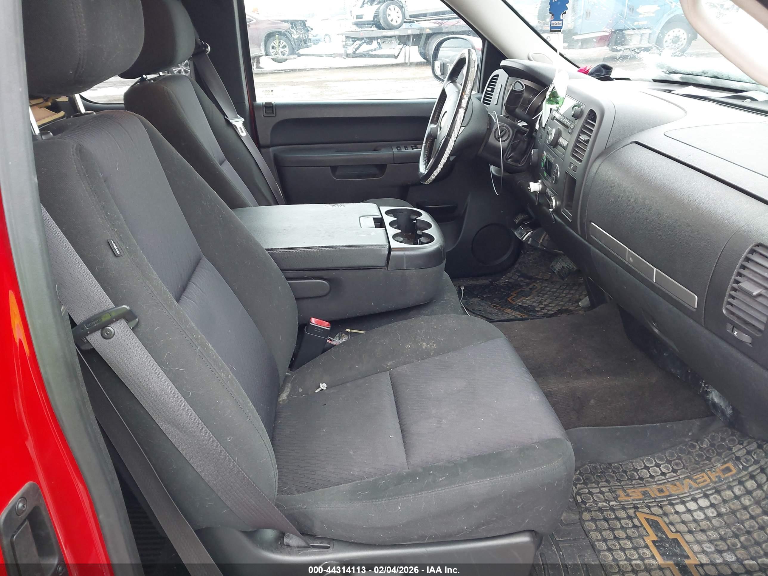 CHEVROLET SILVERADO image 5