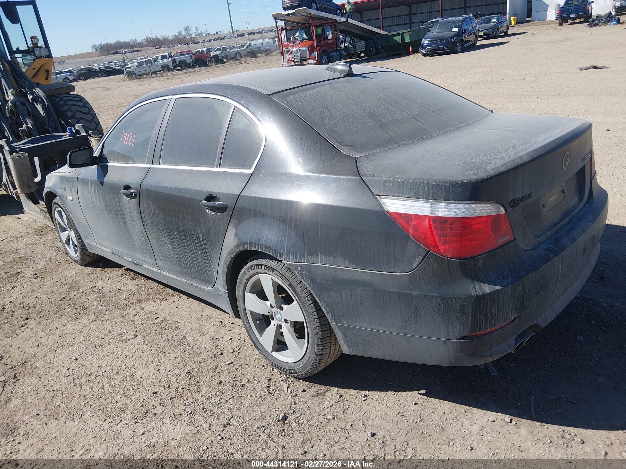 BMW 528XI image 3