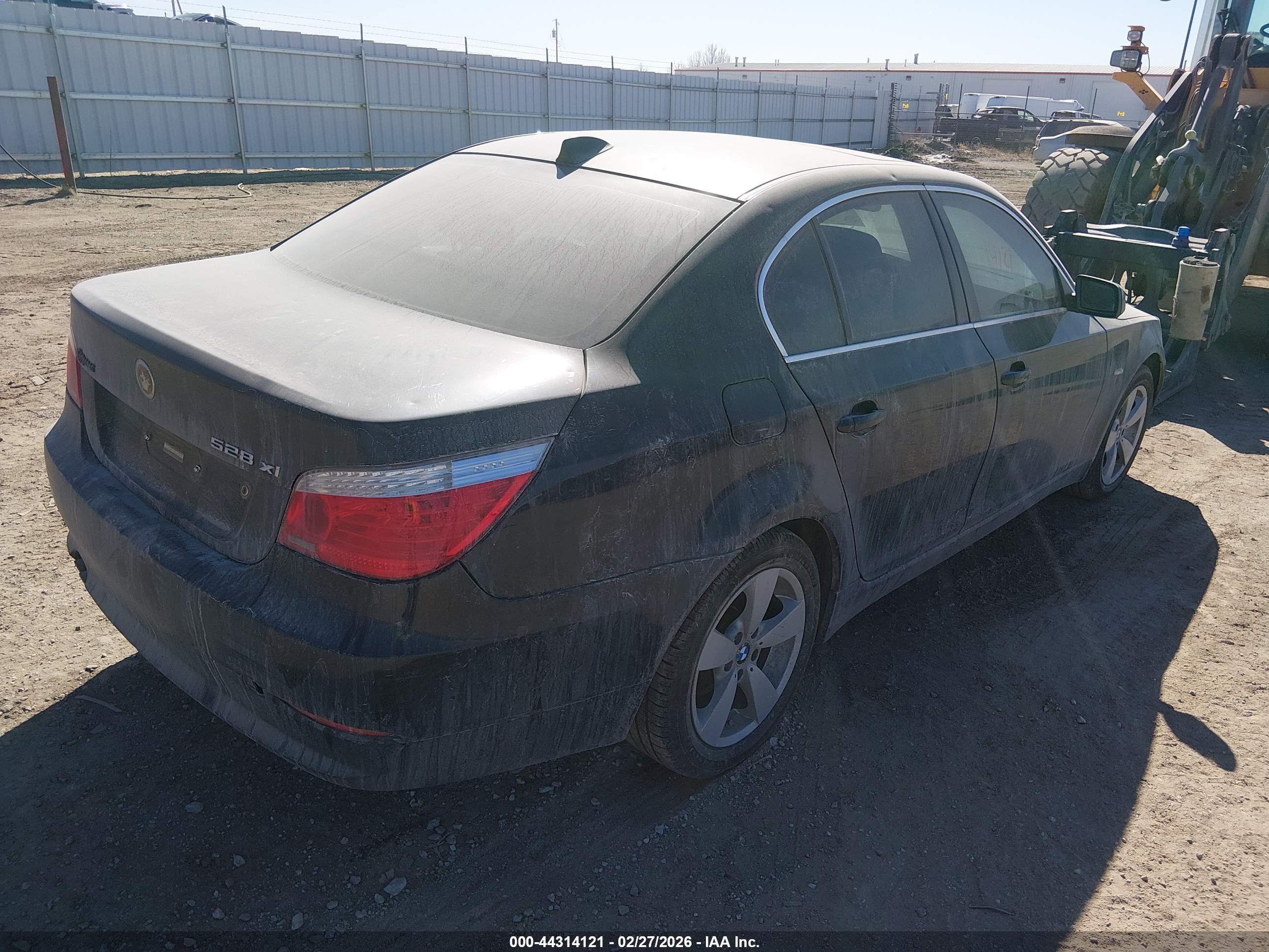 BMW 528XI image 4