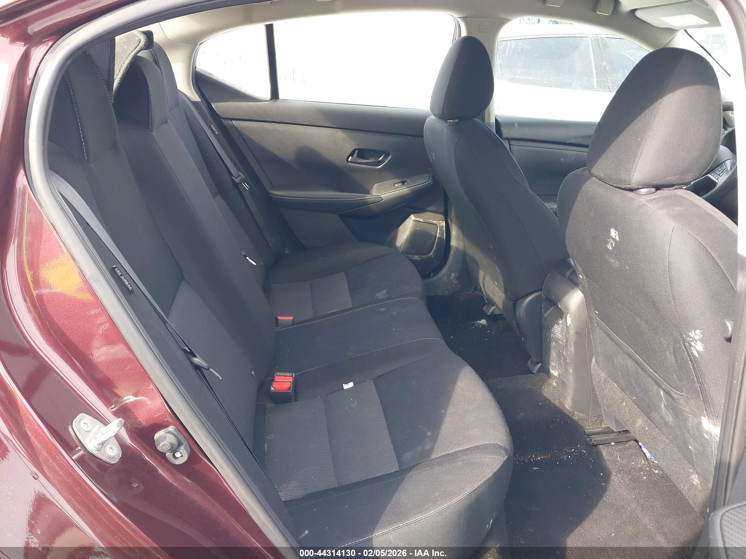 NISSAN SENTRA image 8