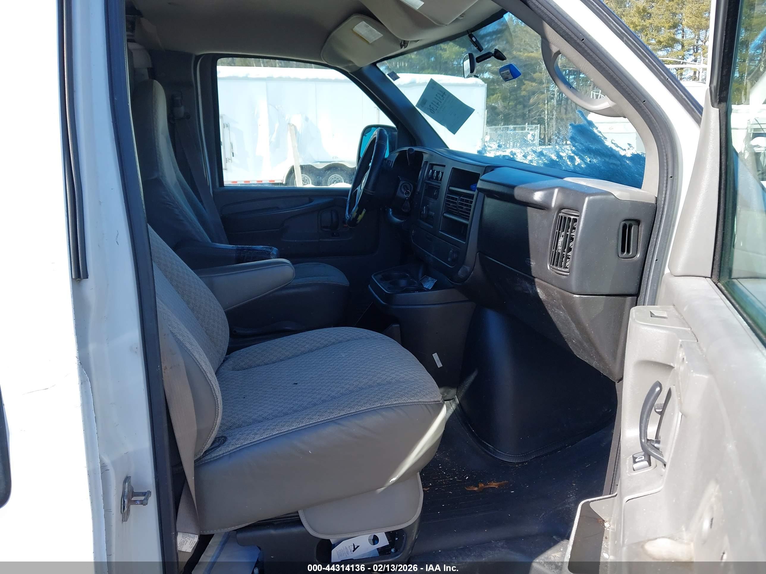 CHEVROLET EXPRESS image 5