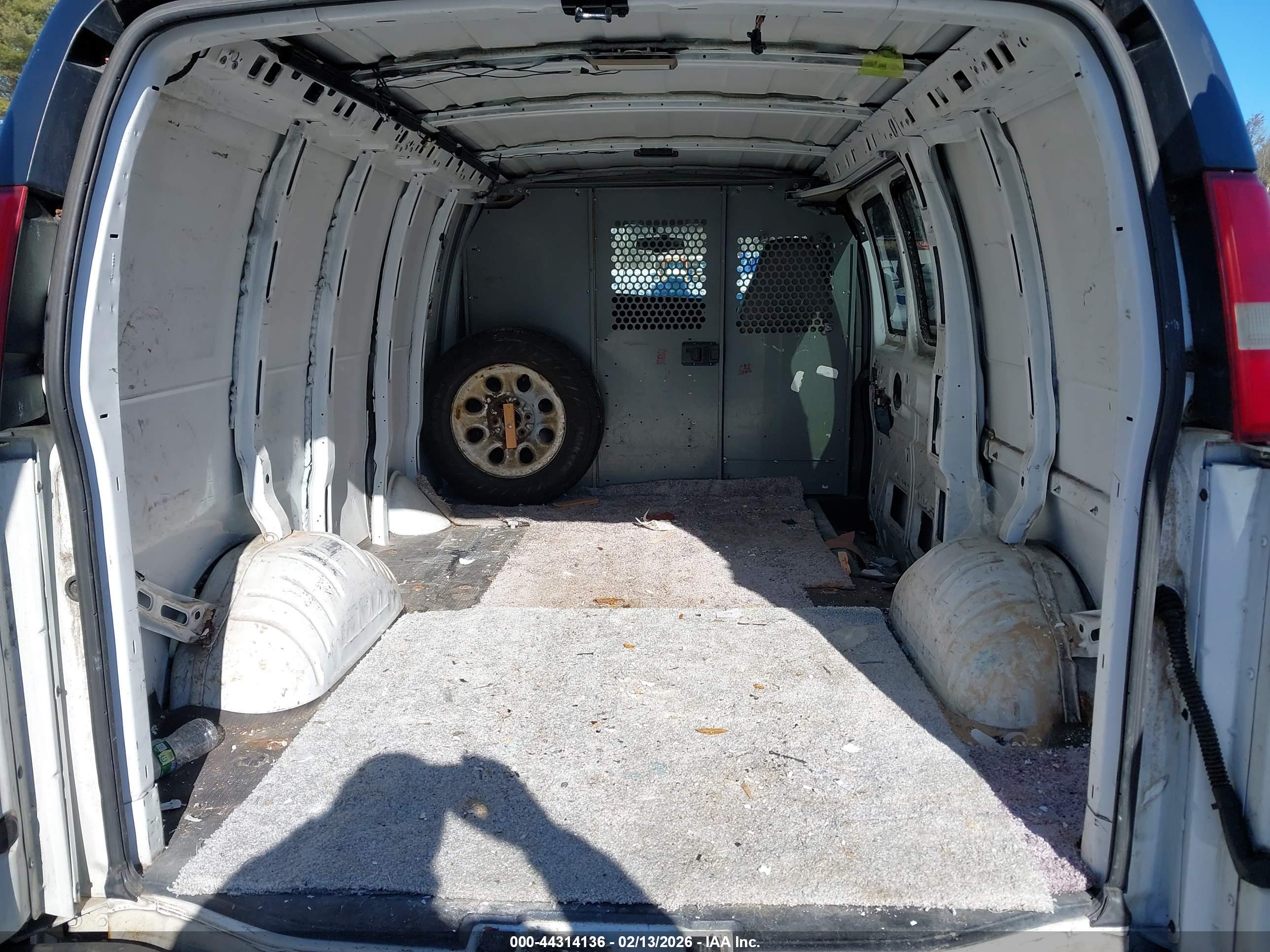 CHEVROLET EXPRESS image 8