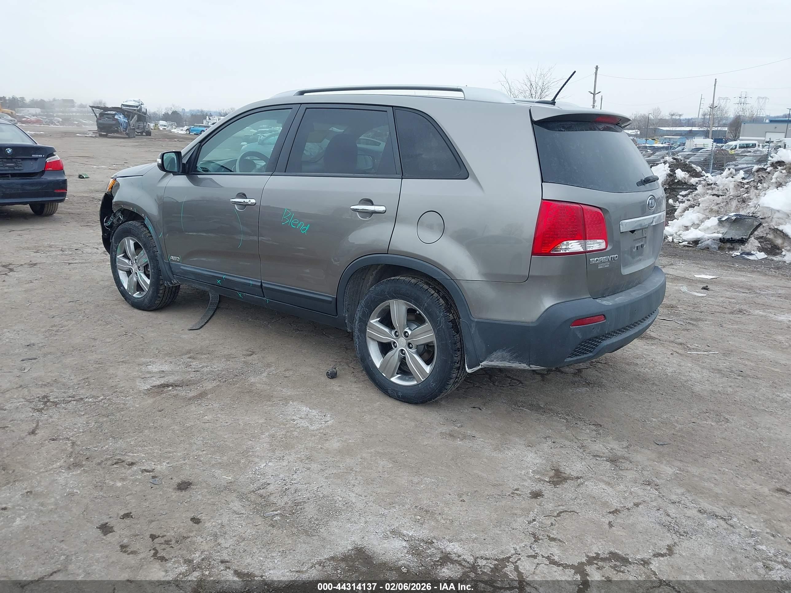 KIA SORENTO image 3