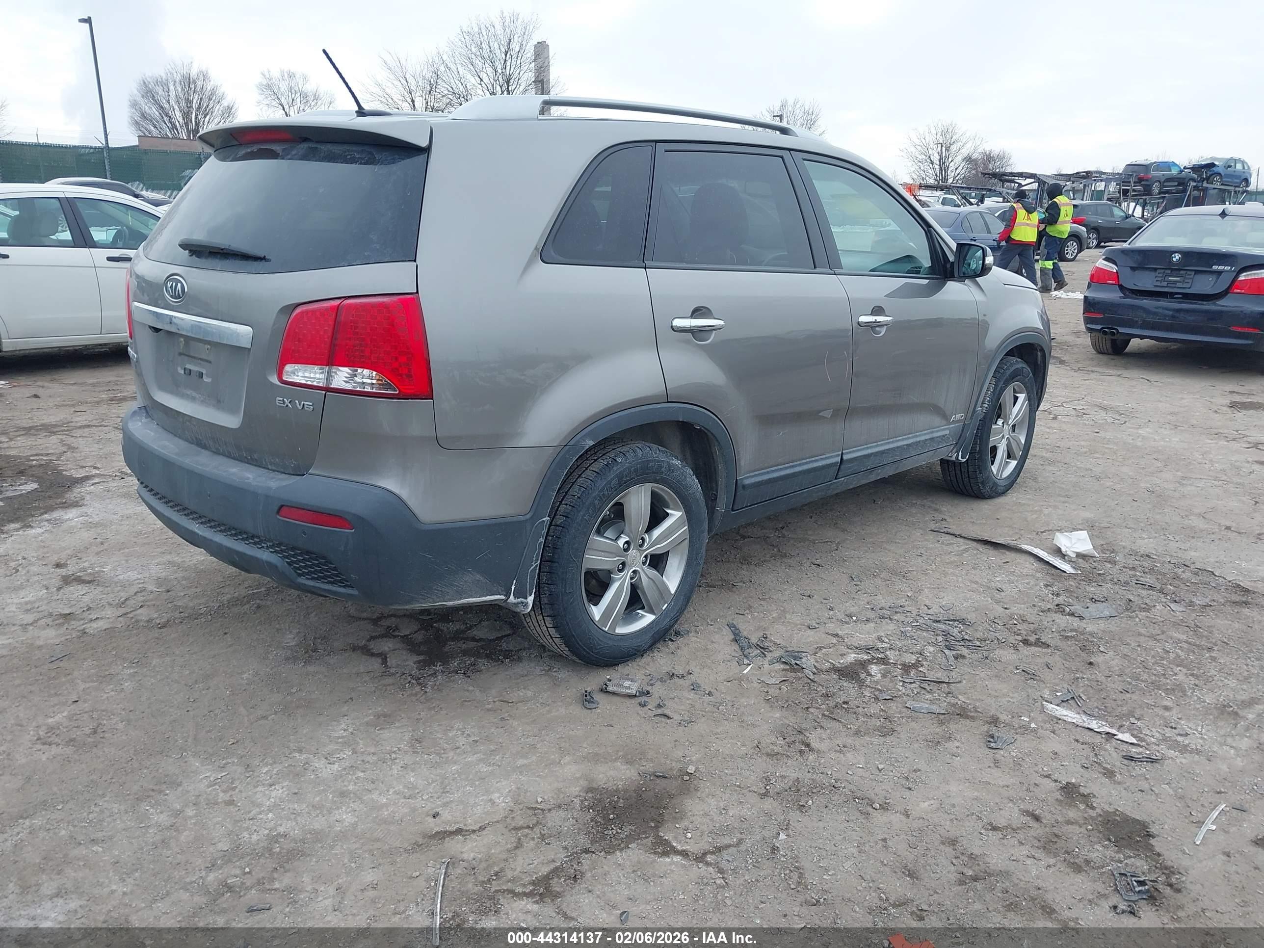 KIA SORENTO image 4