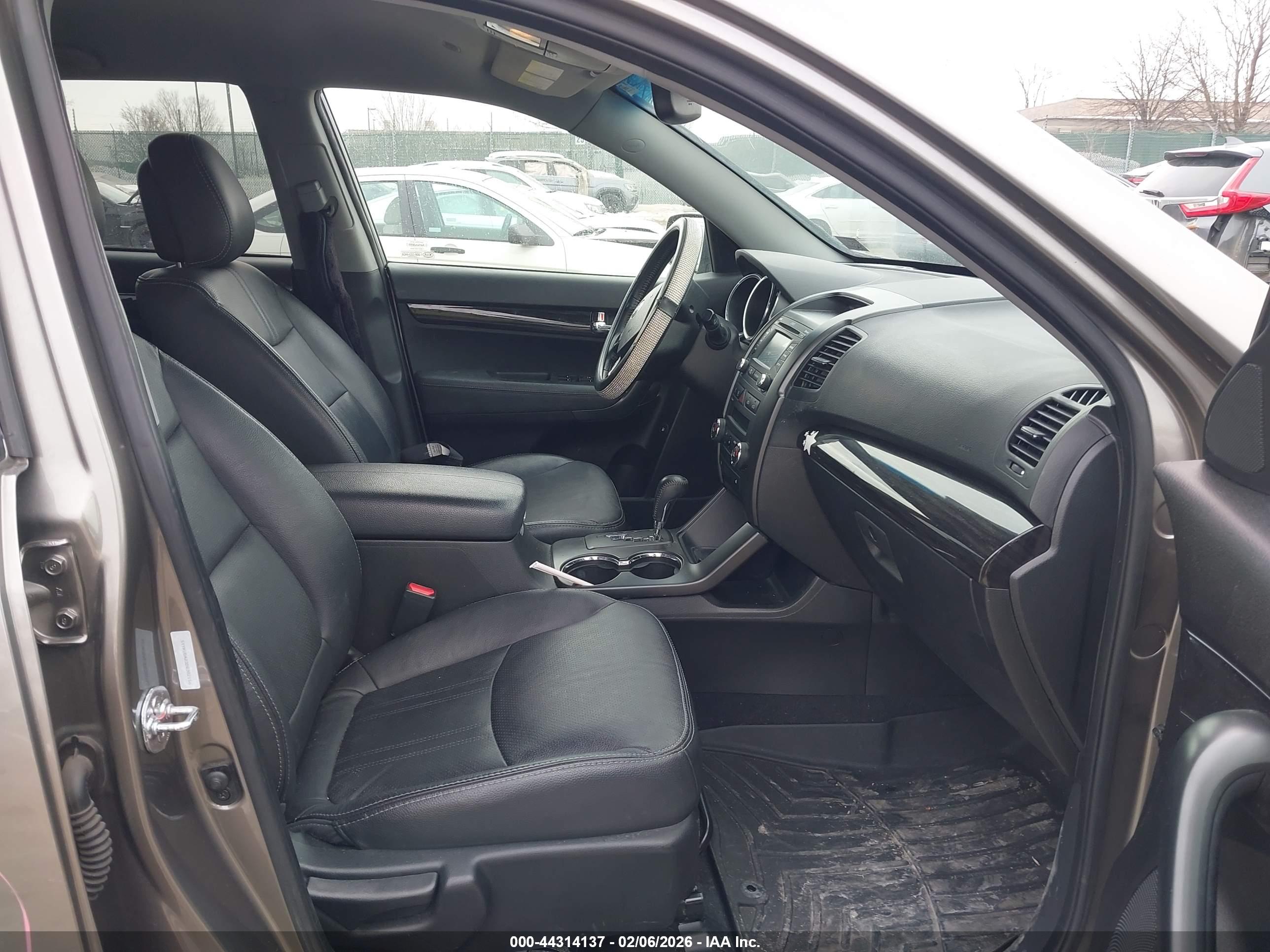 KIA SORENTO image 5