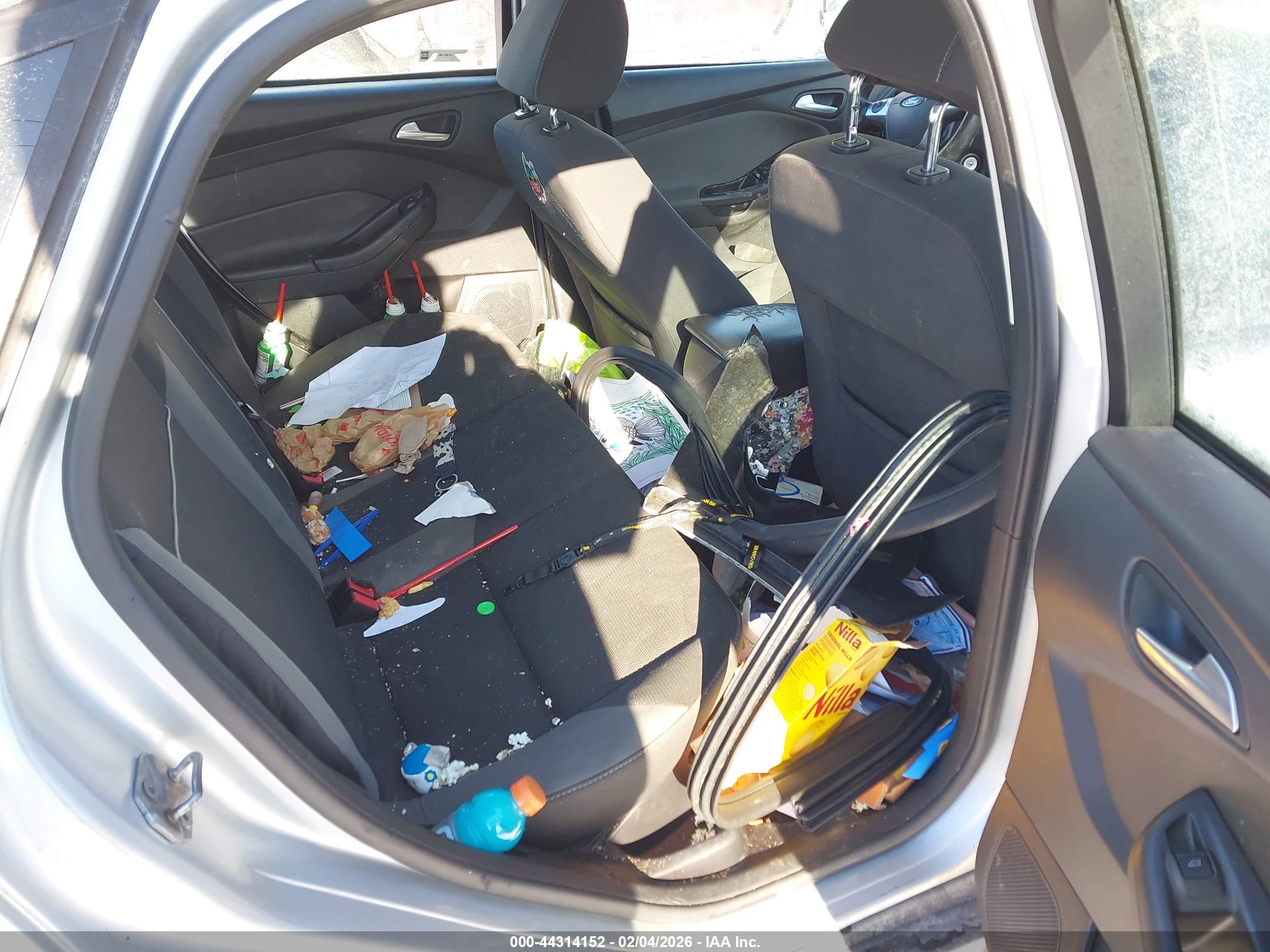 FORD FOCUS image 8