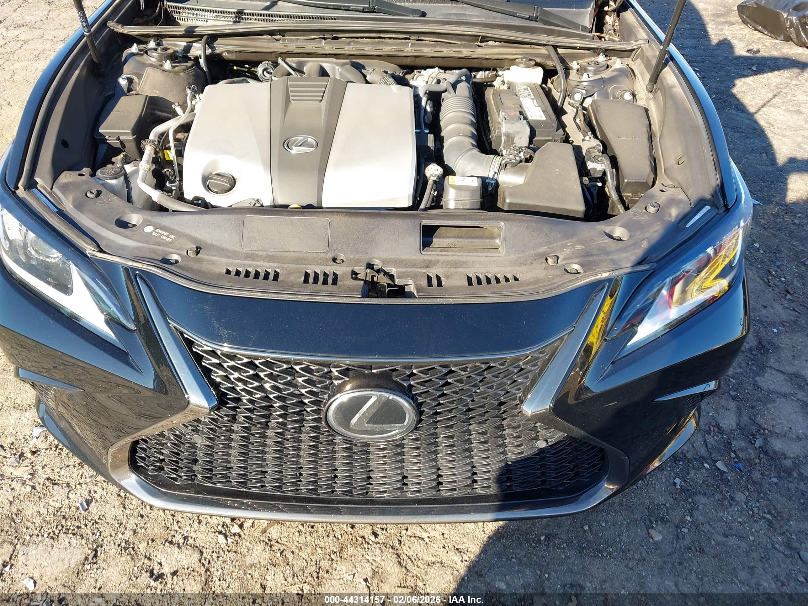 LEXUS ES image 10