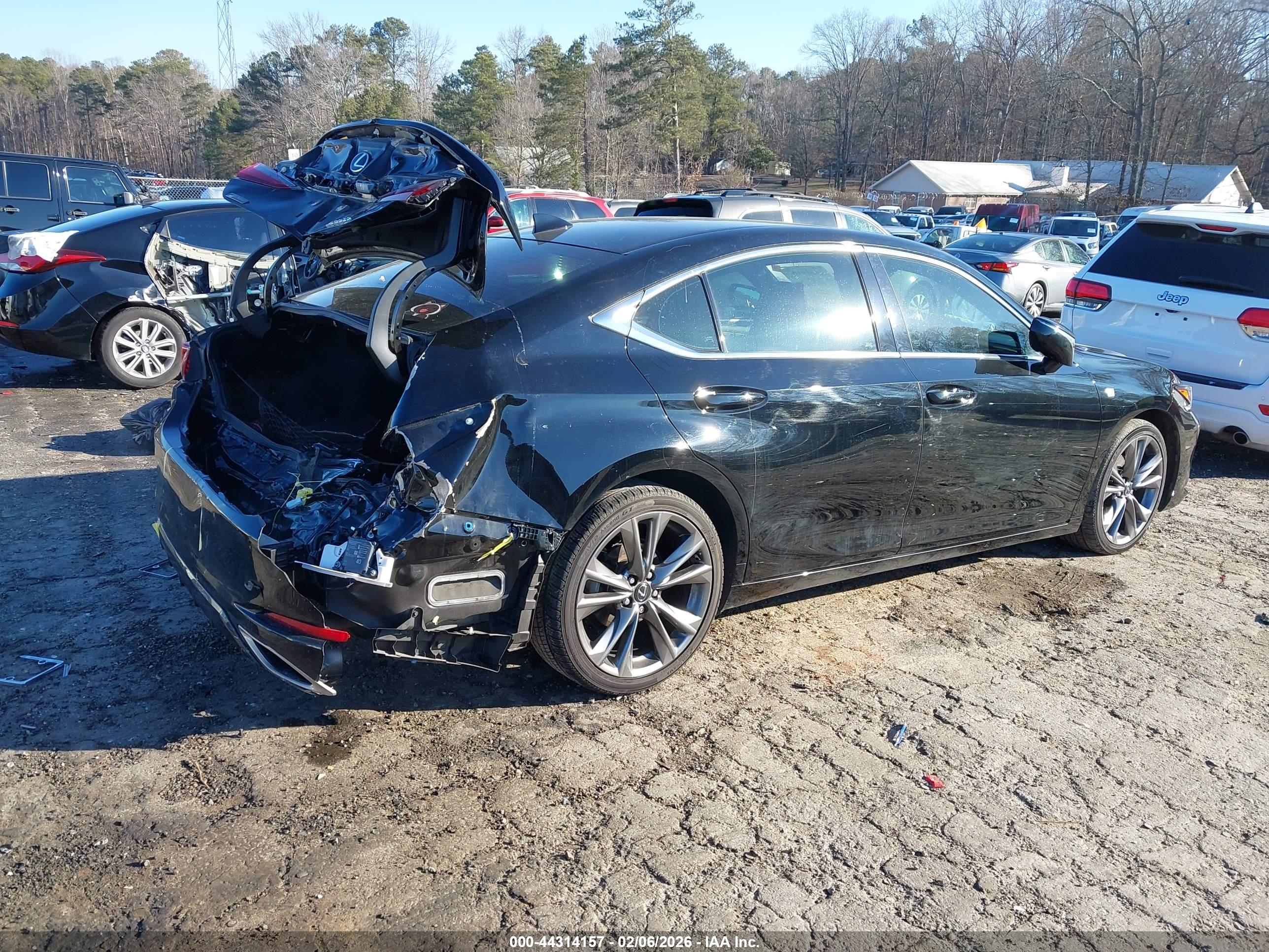 LEXUS ES image 4