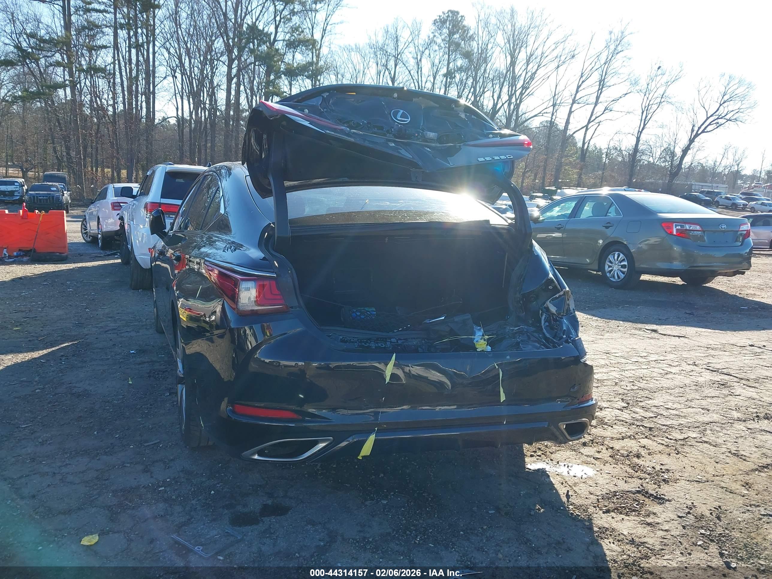 LEXUS ES image 6