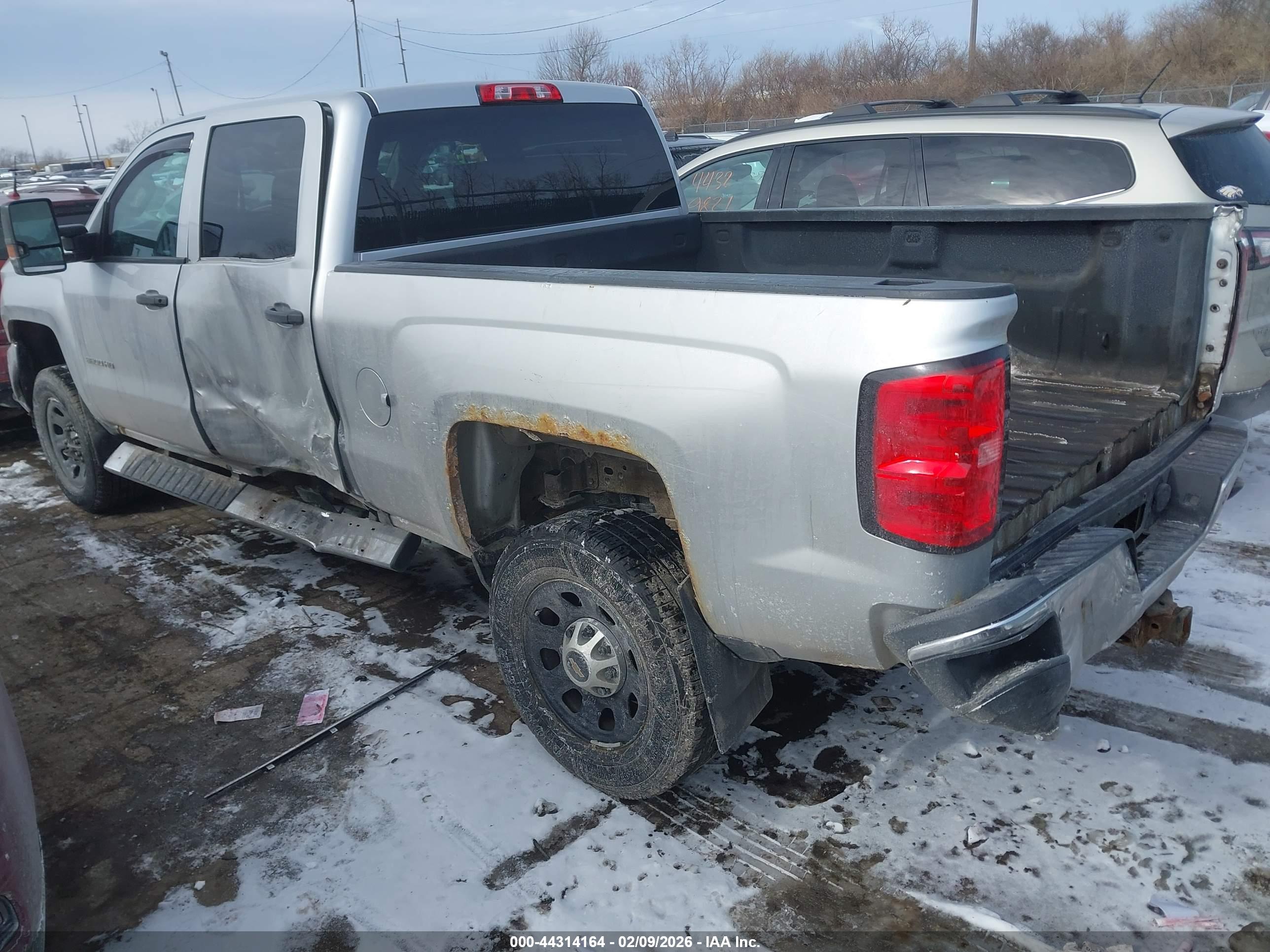 CHEVROLET SILVERADO image 3