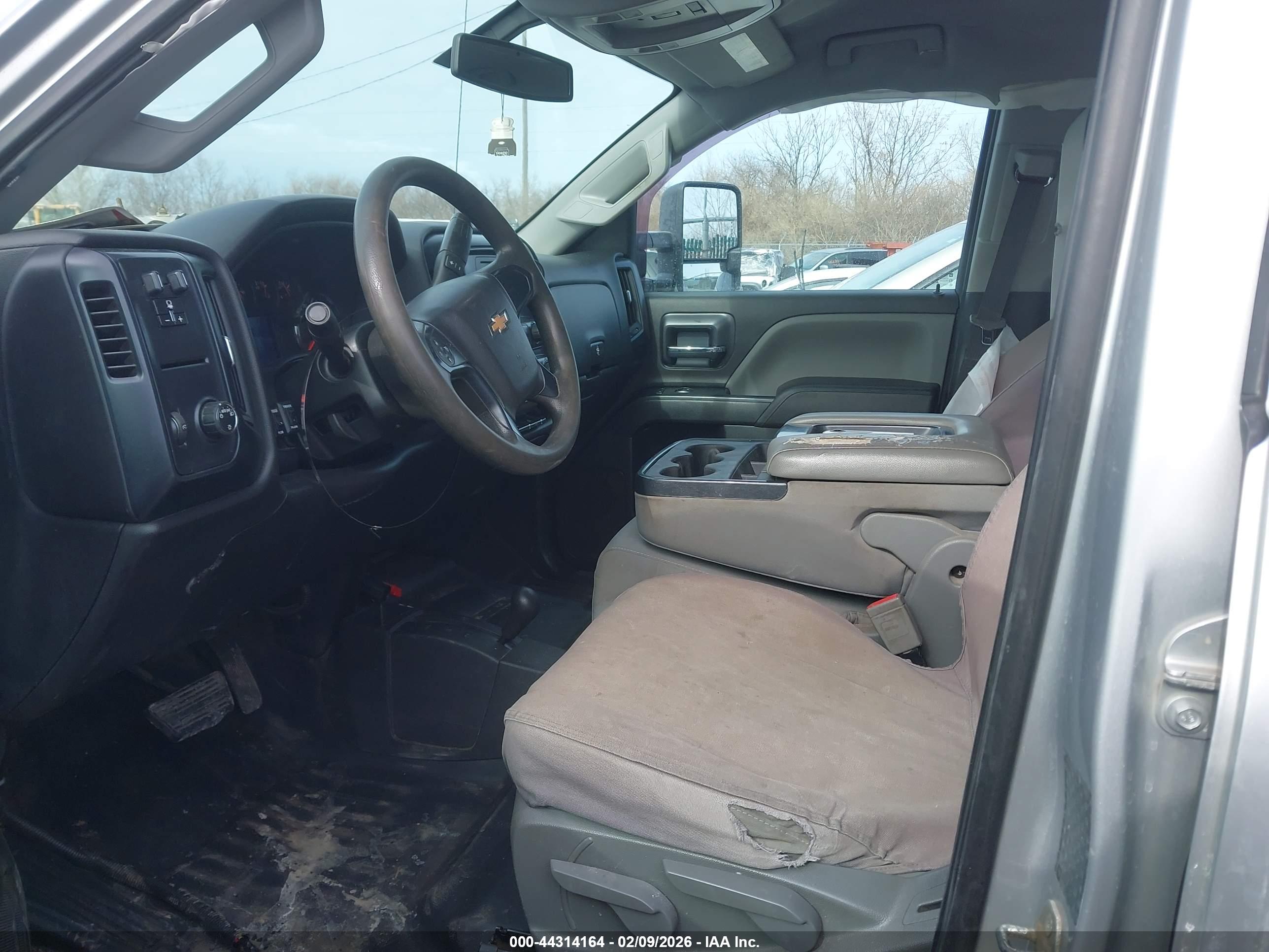 CHEVROLET SILVERADO image 8