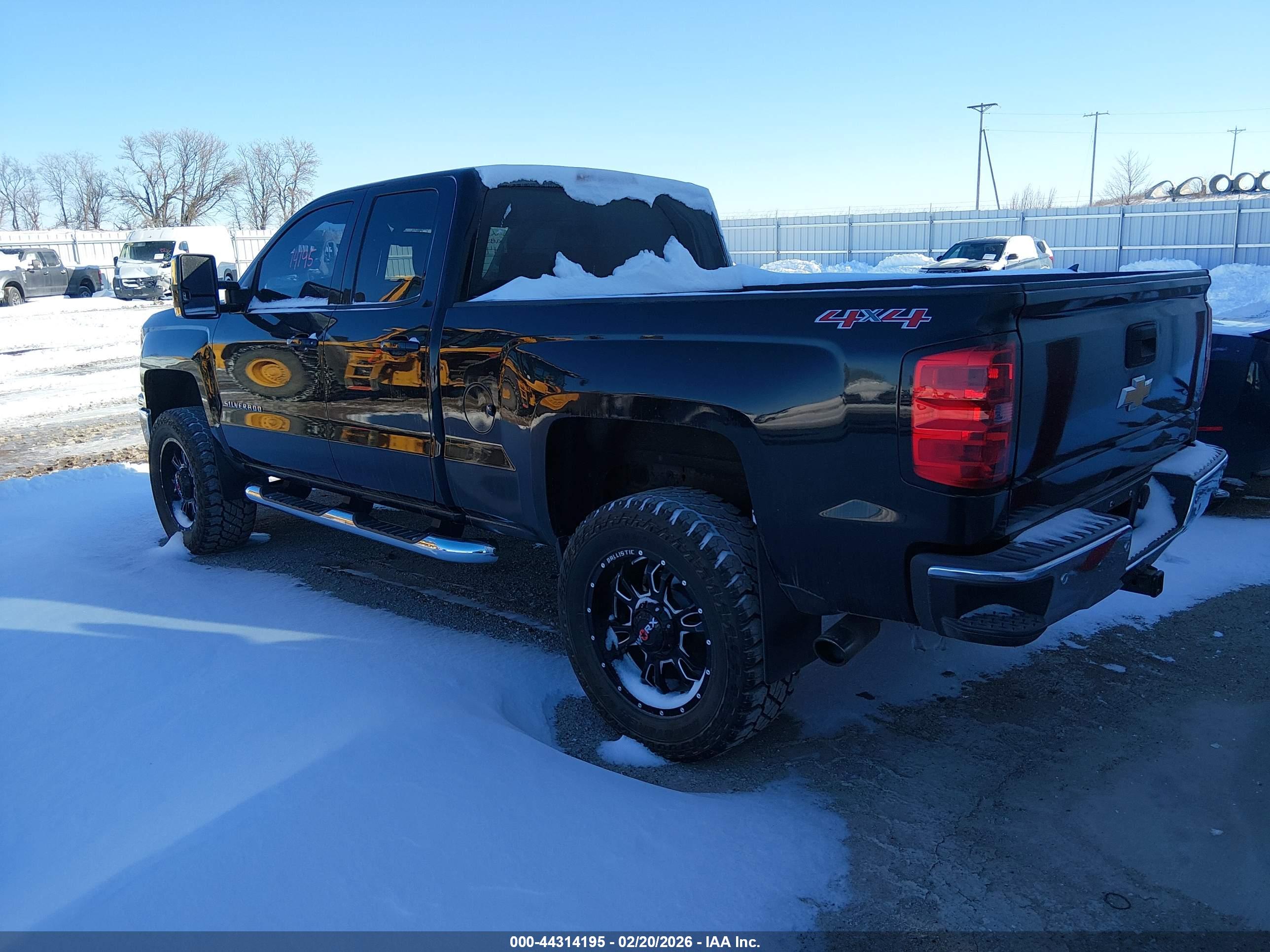 CHEVROLET SILVERADO image 3