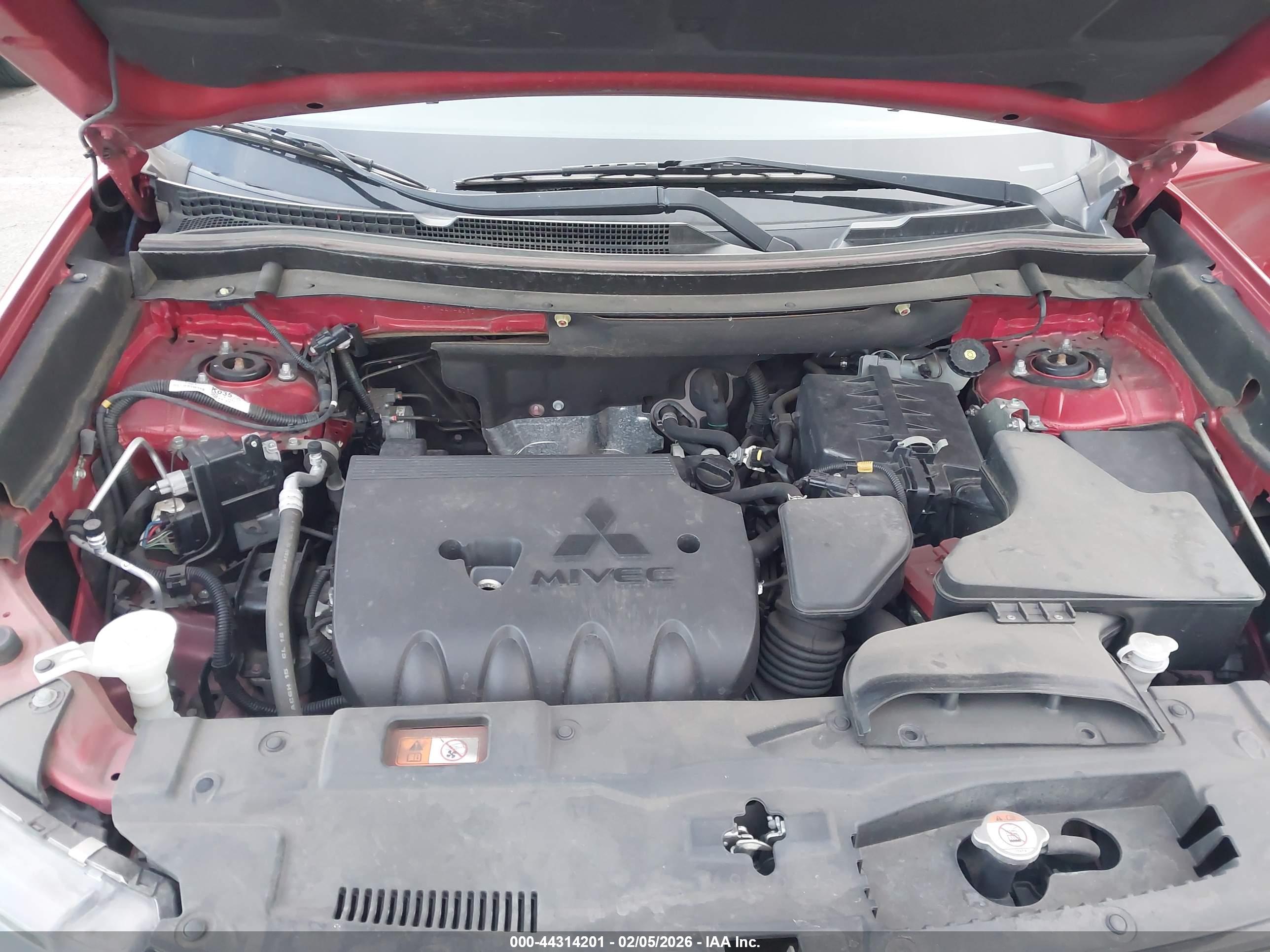 MITSUBISHI OUTLANDER image 10