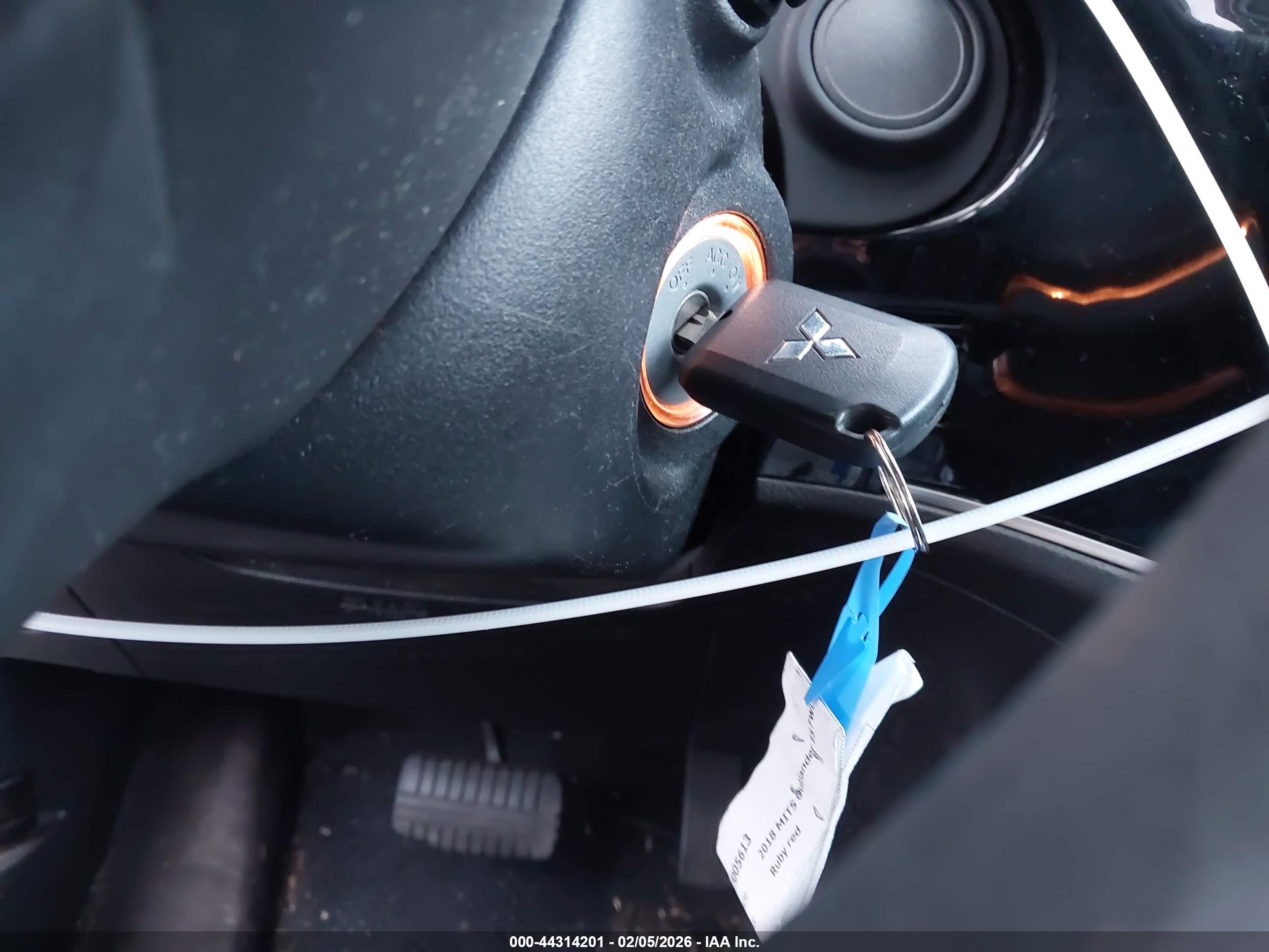 MITSUBISHI OUTLANDER image 11