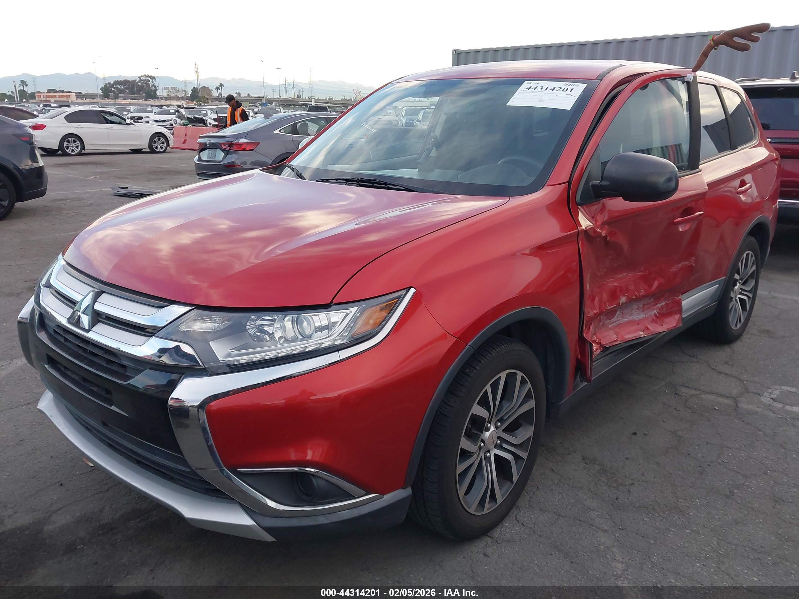MITSUBISHI OUTLANDER image 2