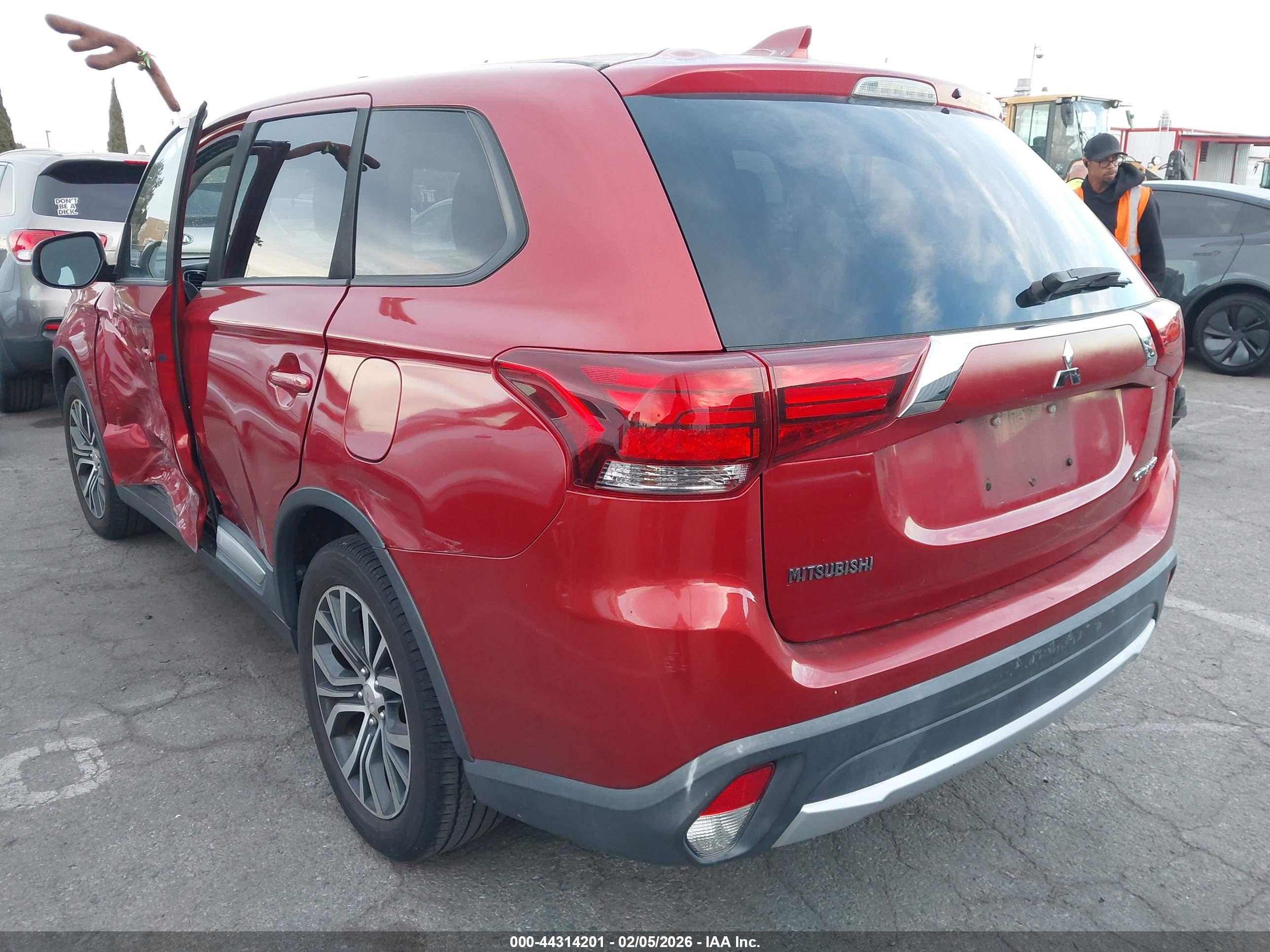 MITSUBISHI OUTLANDER image 3