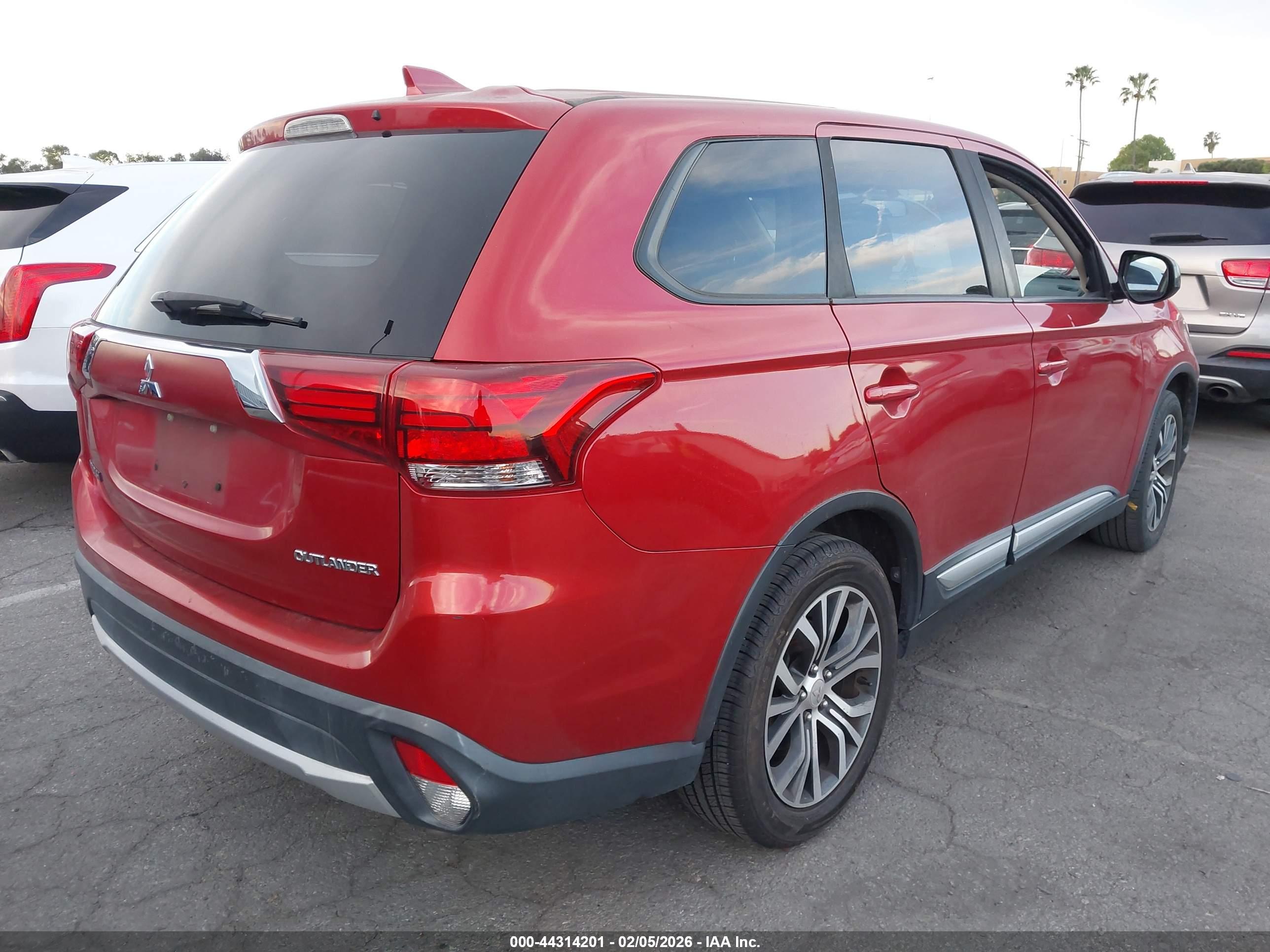 MITSUBISHI OUTLANDER image 4
