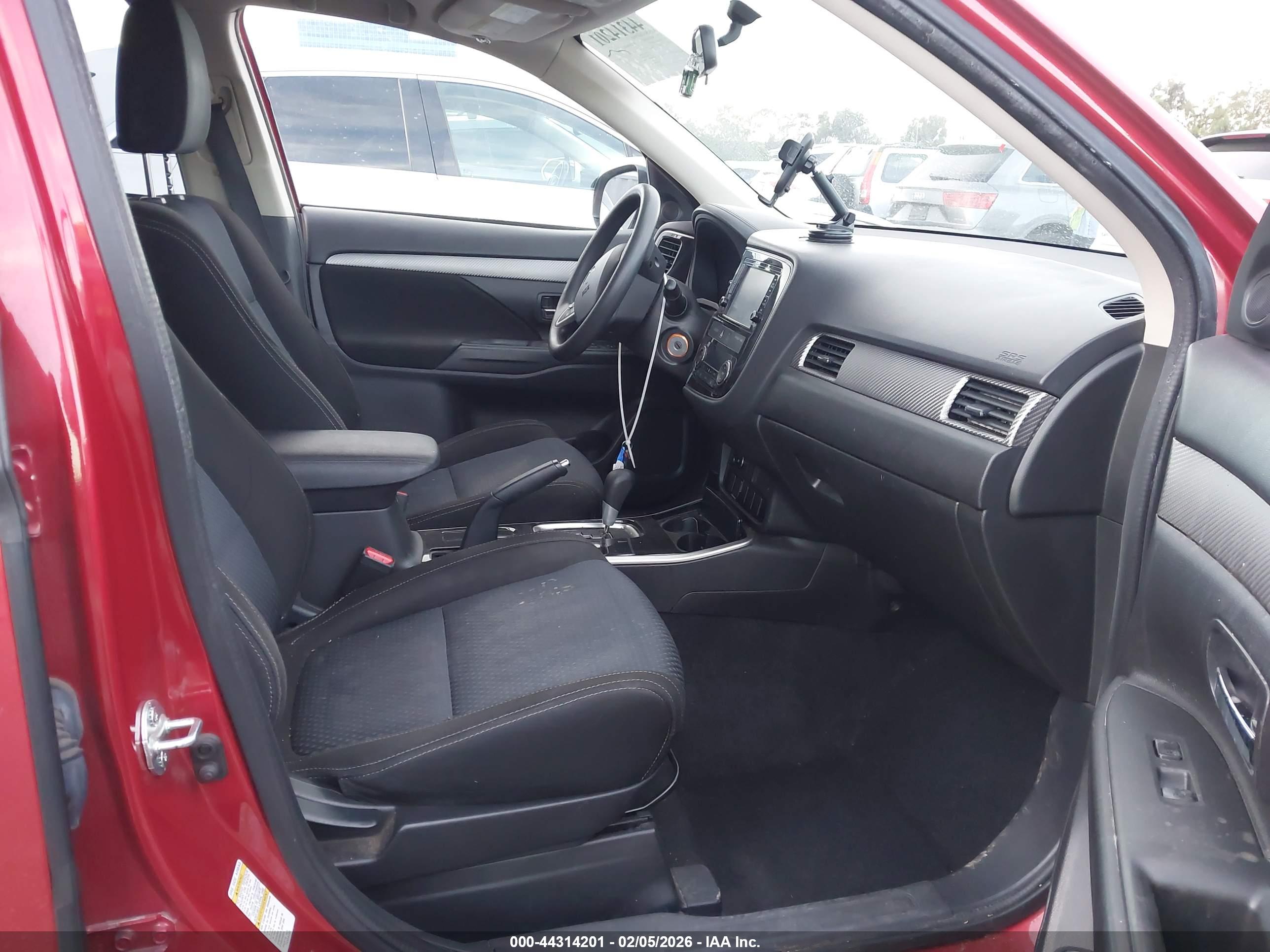 MITSUBISHI OUTLANDER image 5