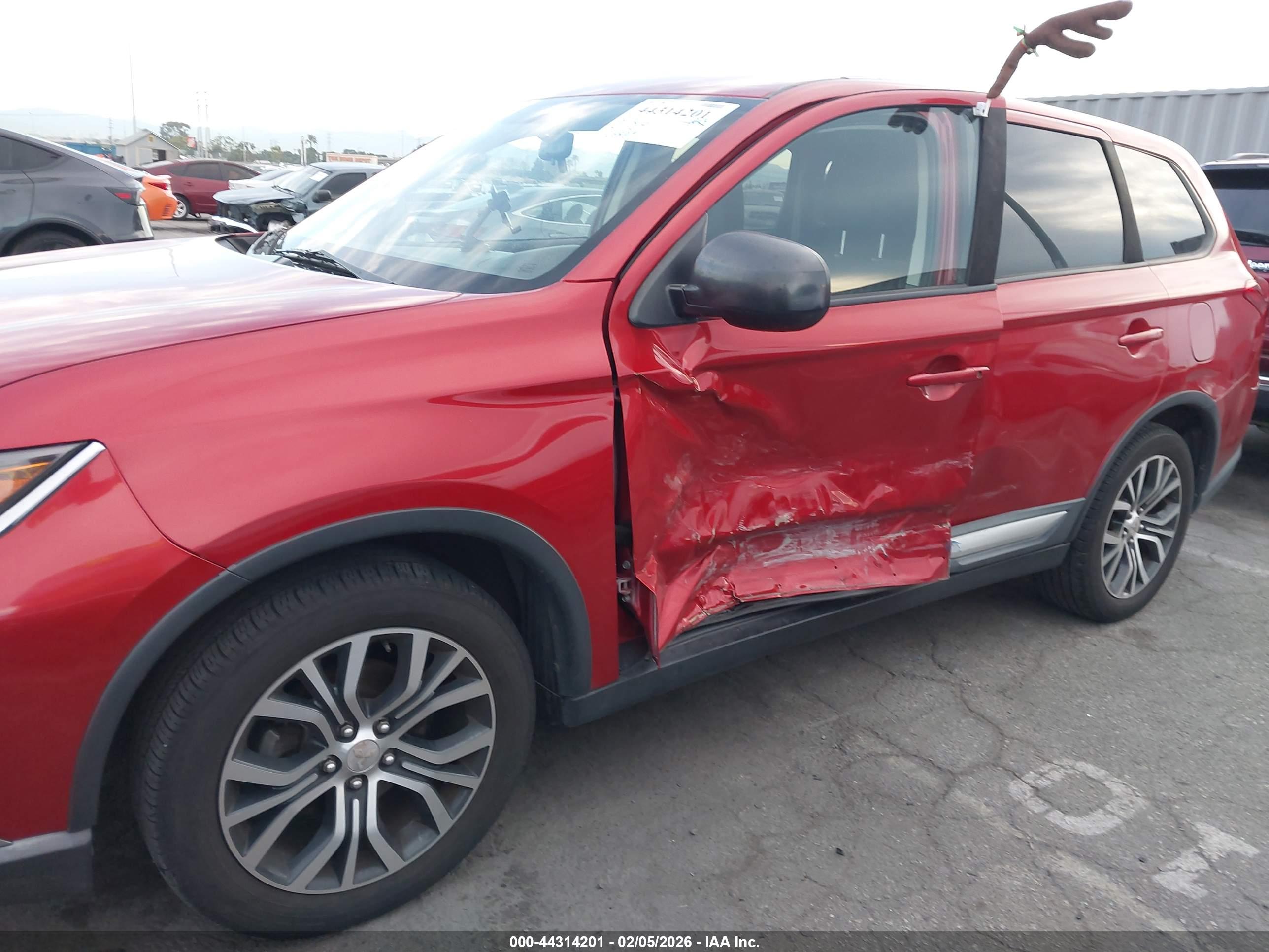 MITSUBISHI OUTLANDER image 6
