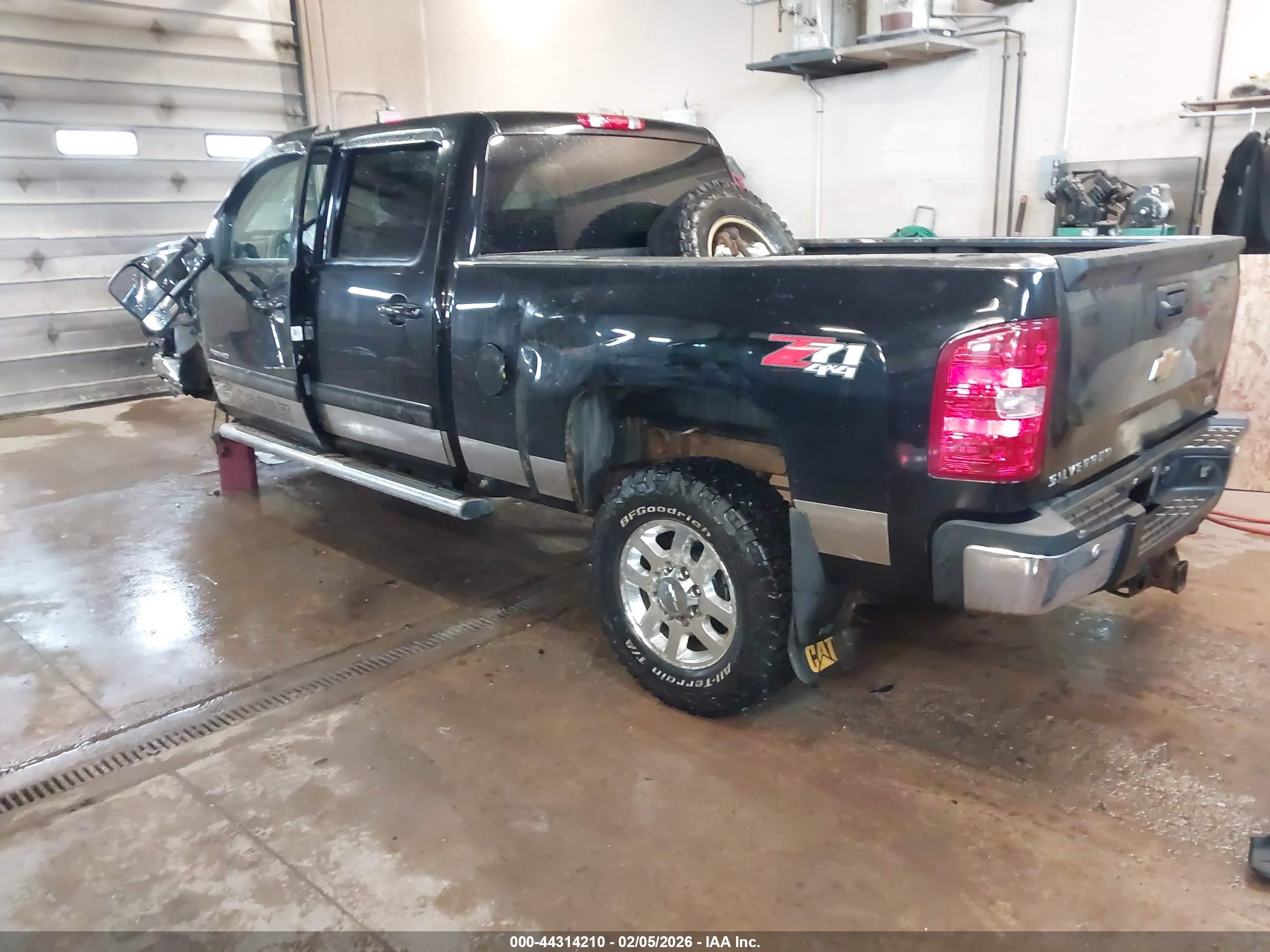 CHEVROLET SILVERADO image 3