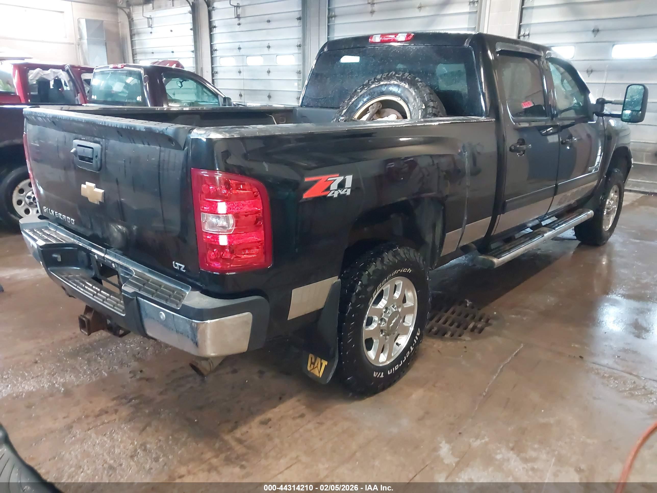 CHEVROLET SILVERADO image 4