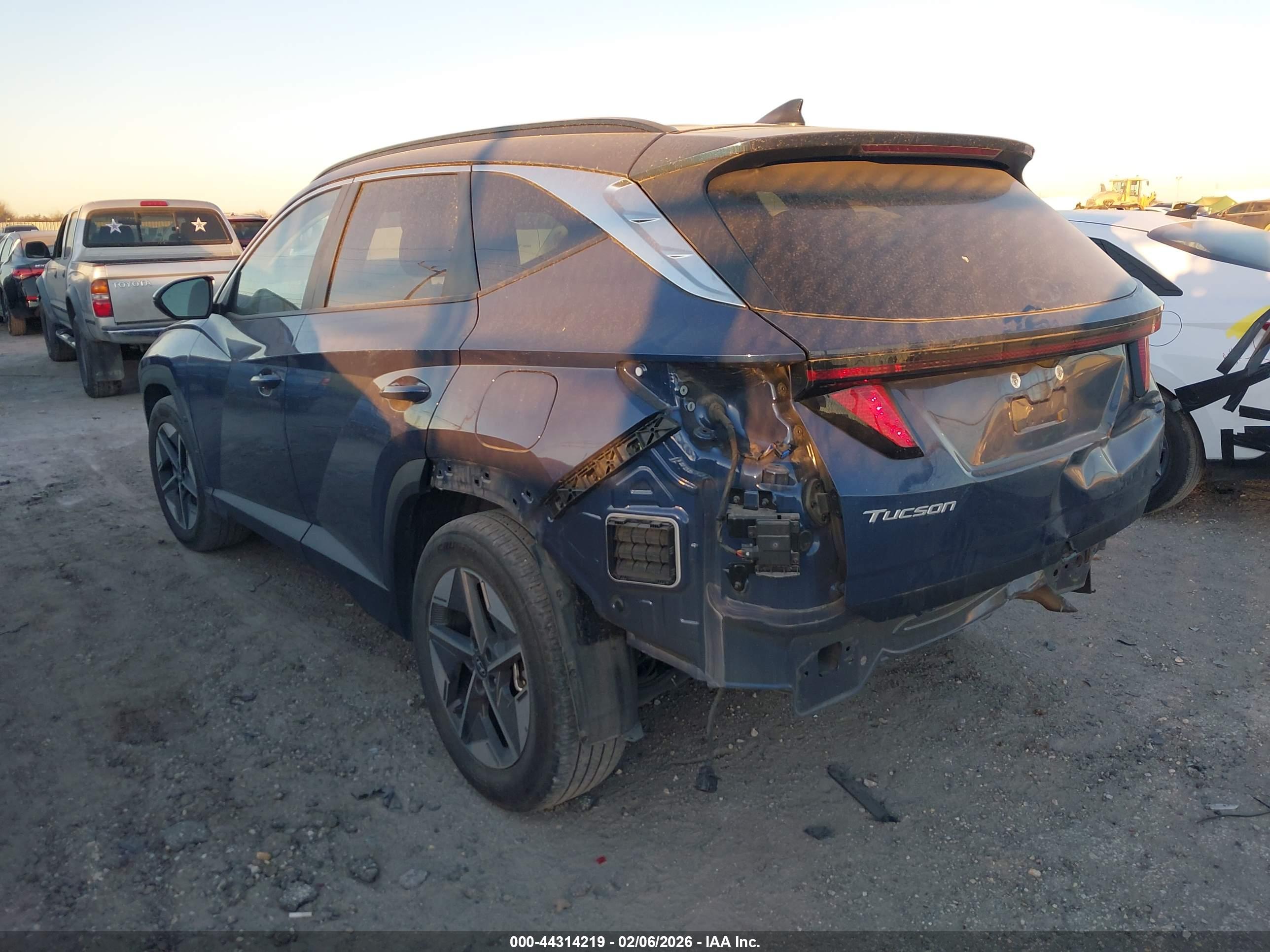HYUNDAI TUCSON image 3