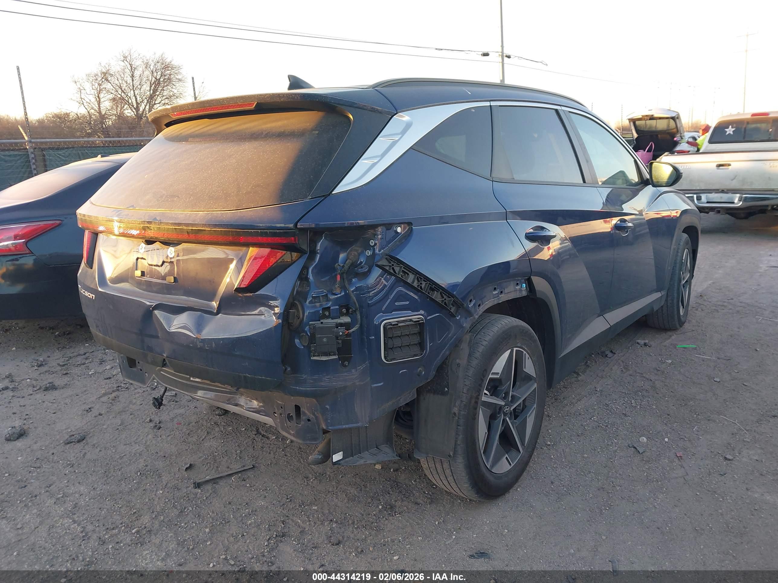 HYUNDAI TUCSON image 4