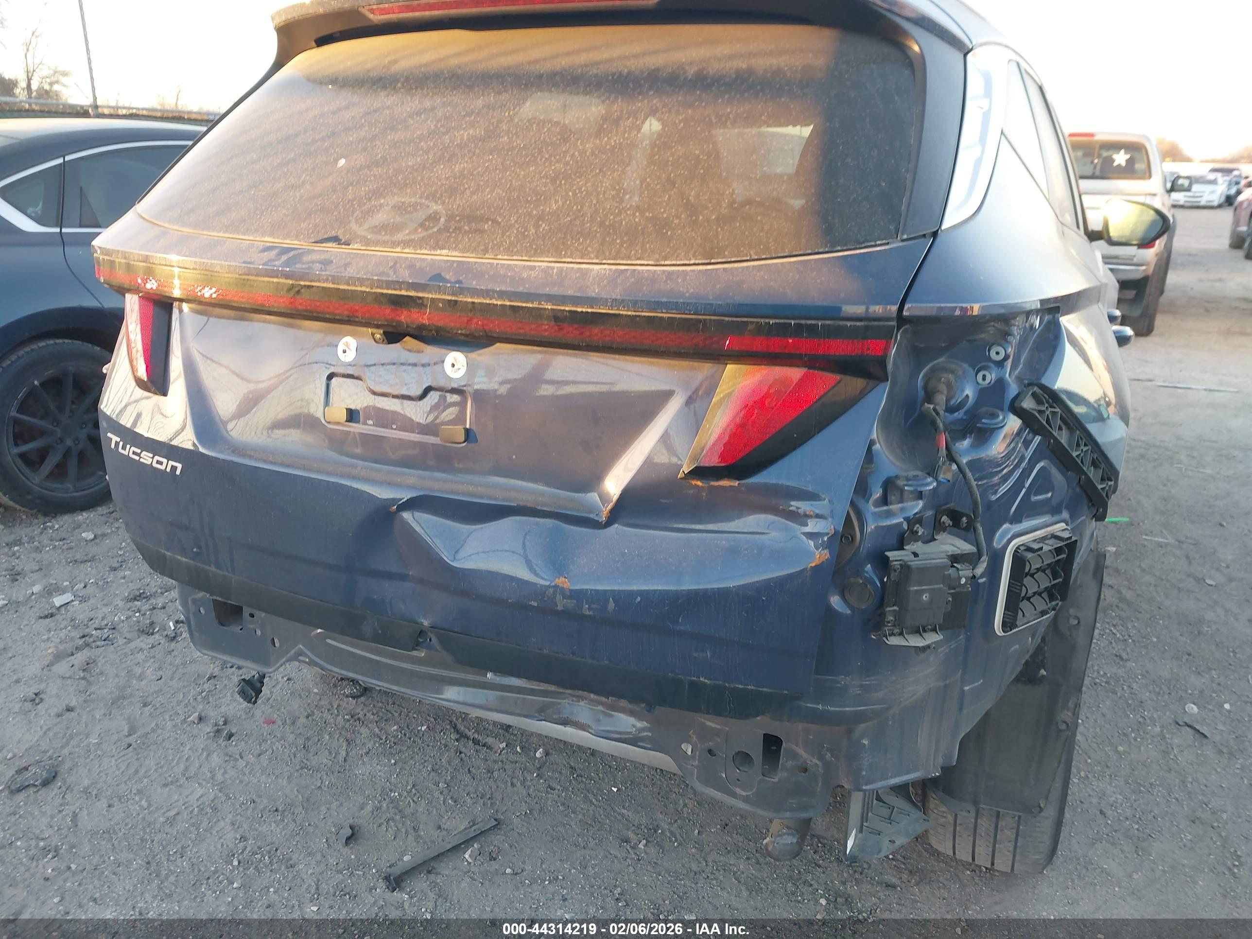 HYUNDAI TUCSON image 6