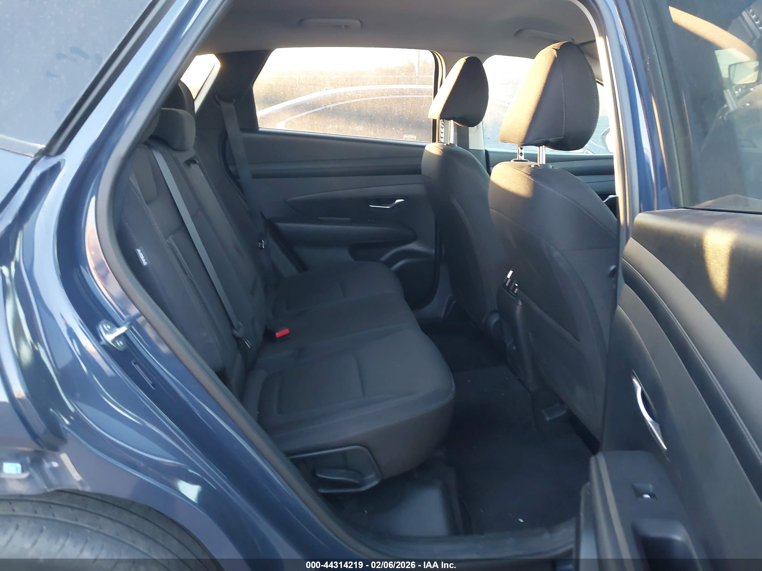 HYUNDAI TUCSON image 8