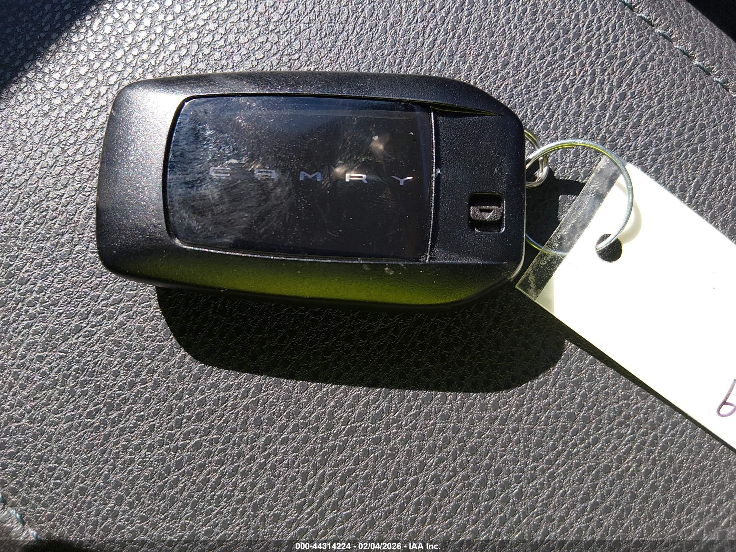 TOYOTA CAMRY image 11