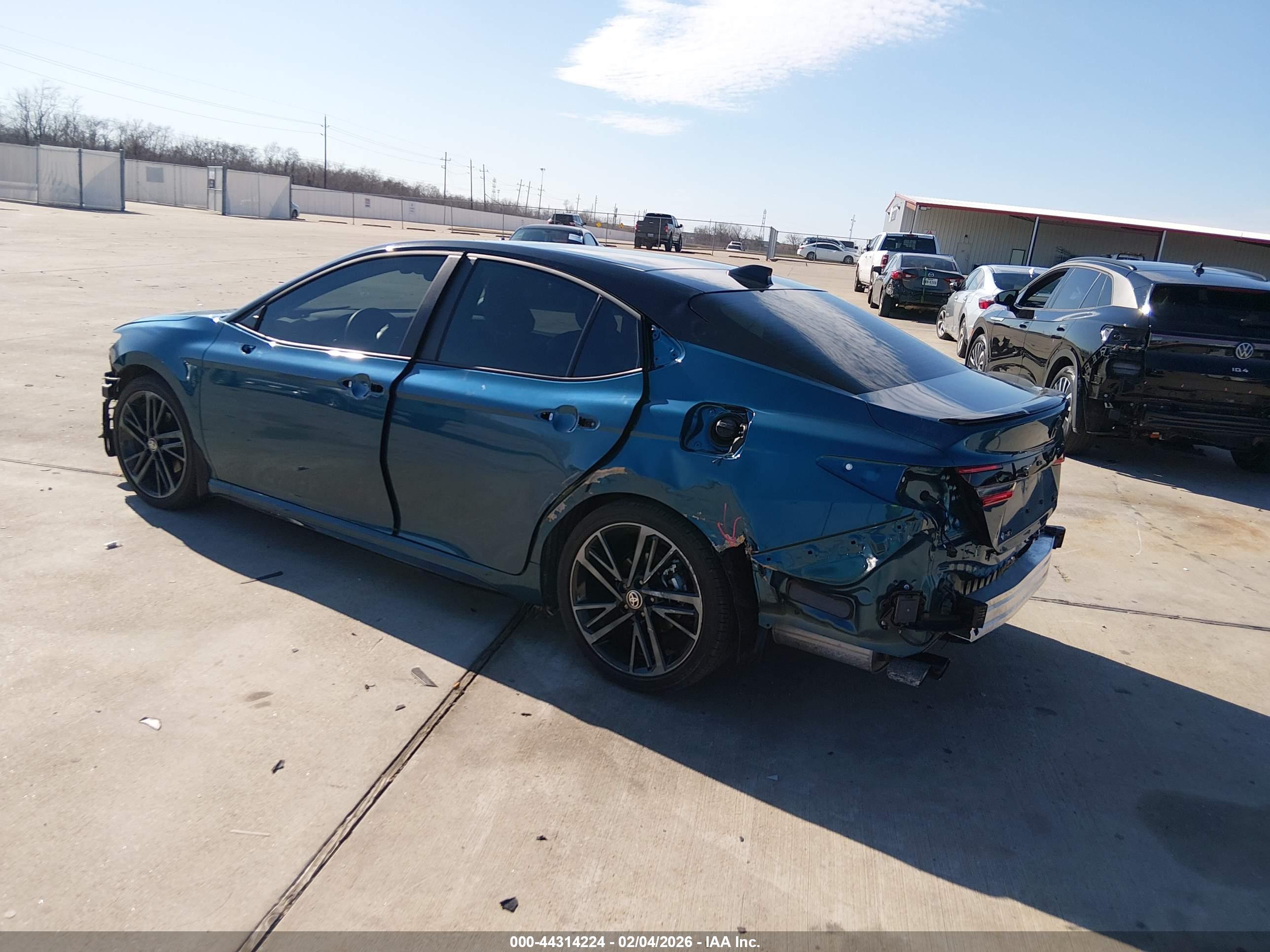 TOYOTA CAMRY image 3