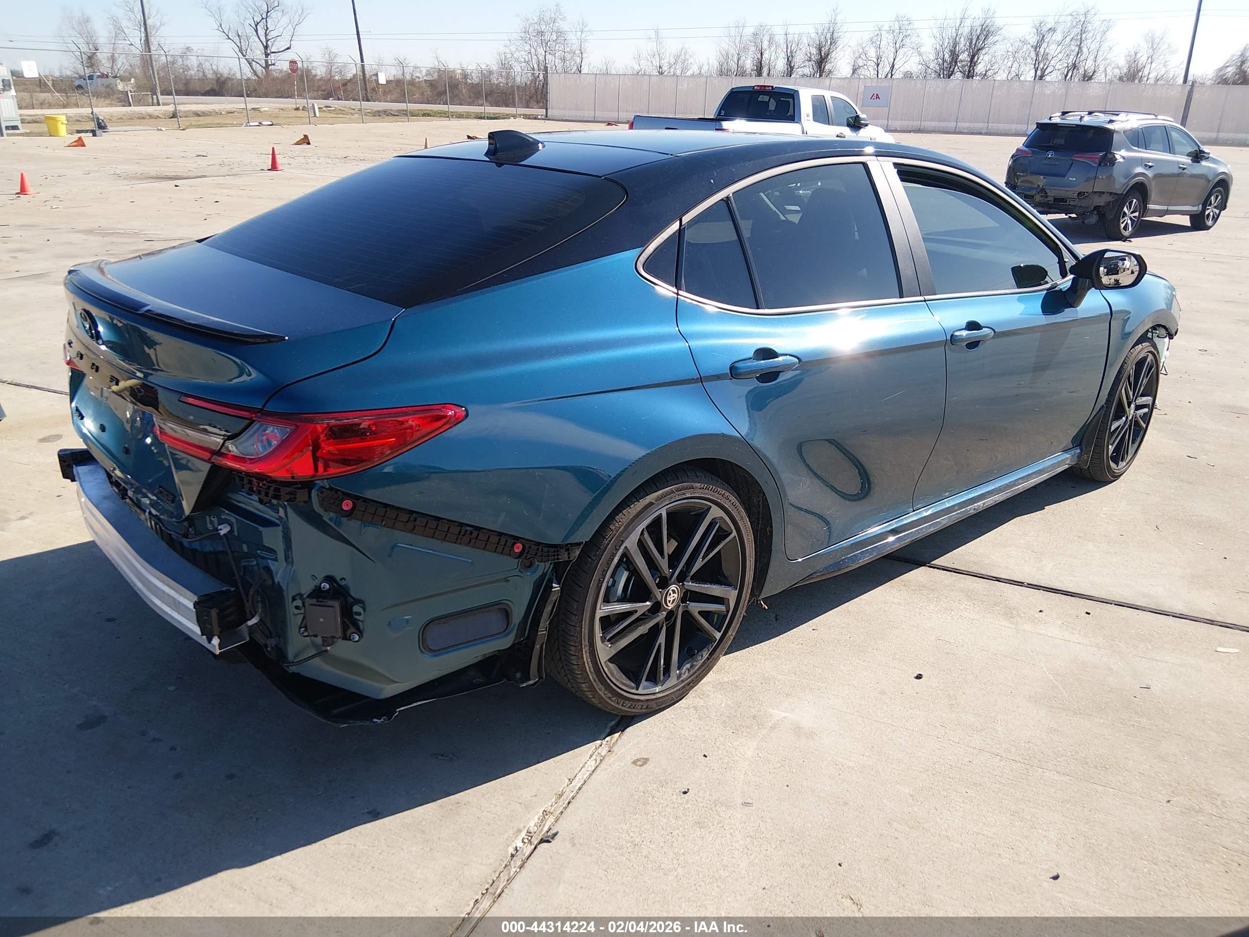 TOYOTA CAMRY image 4