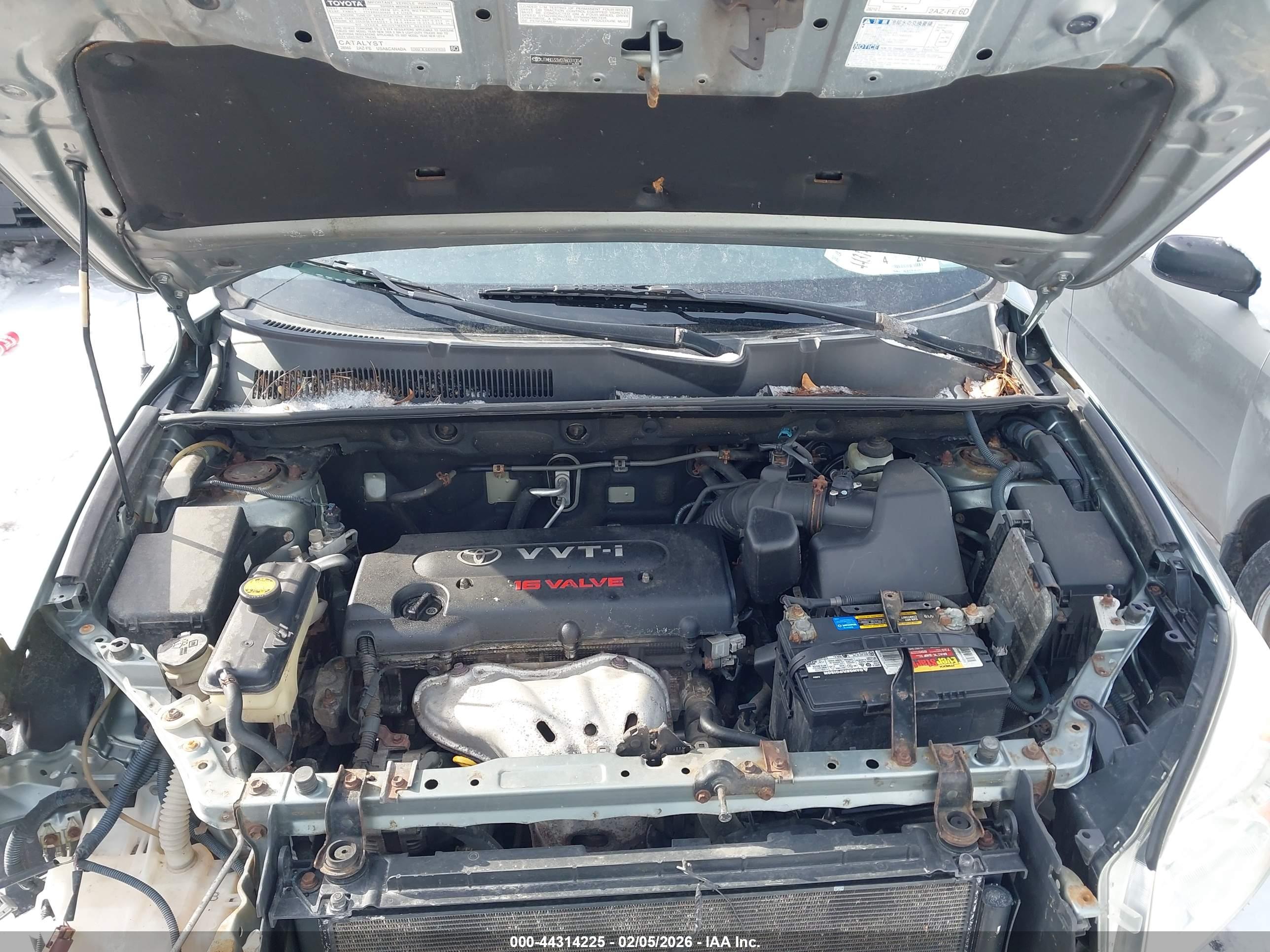 TOYOTA RAV4 image 10