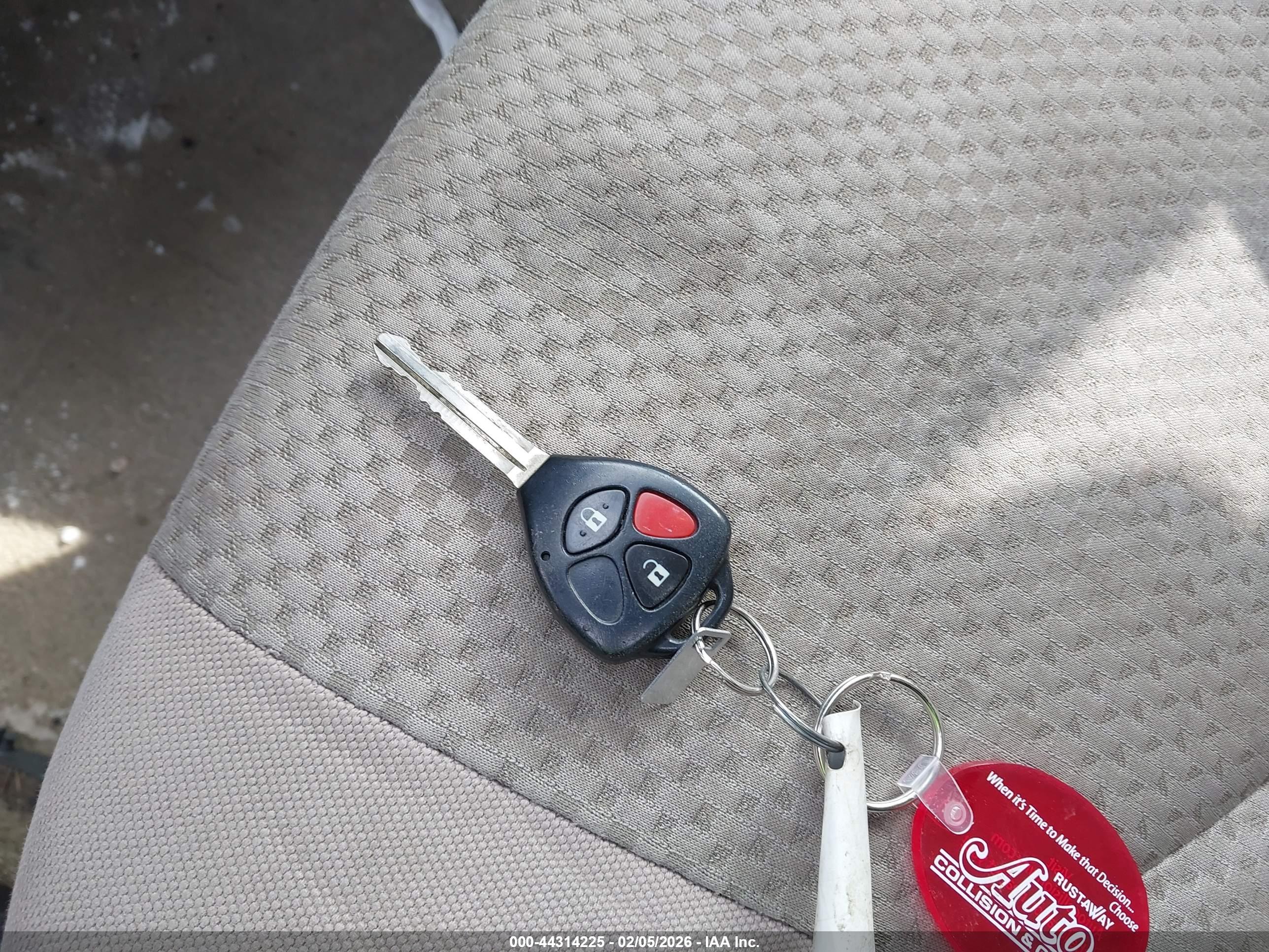 TOYOTA RAV4 image 11